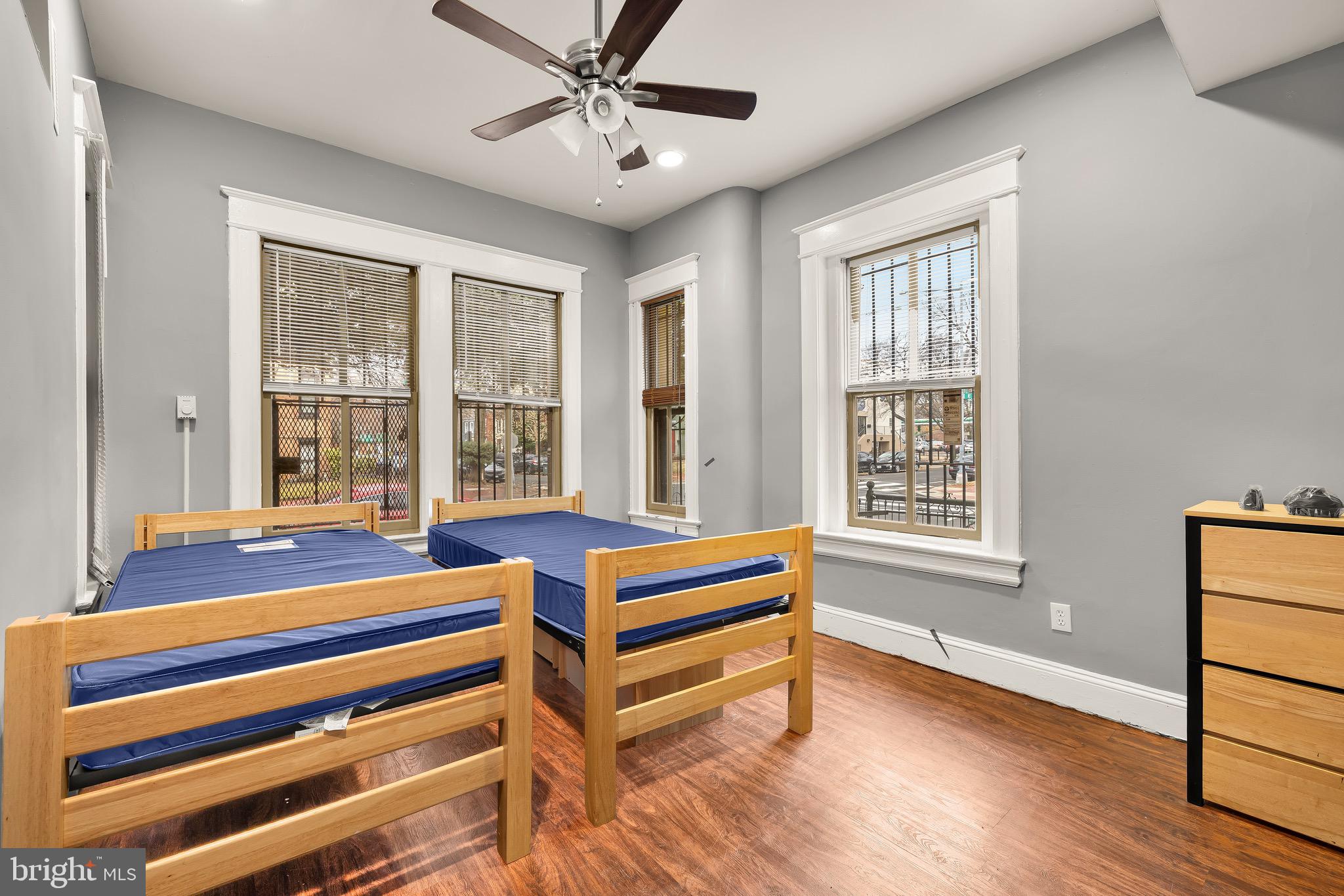 CAPITOL HILL - Residential Income