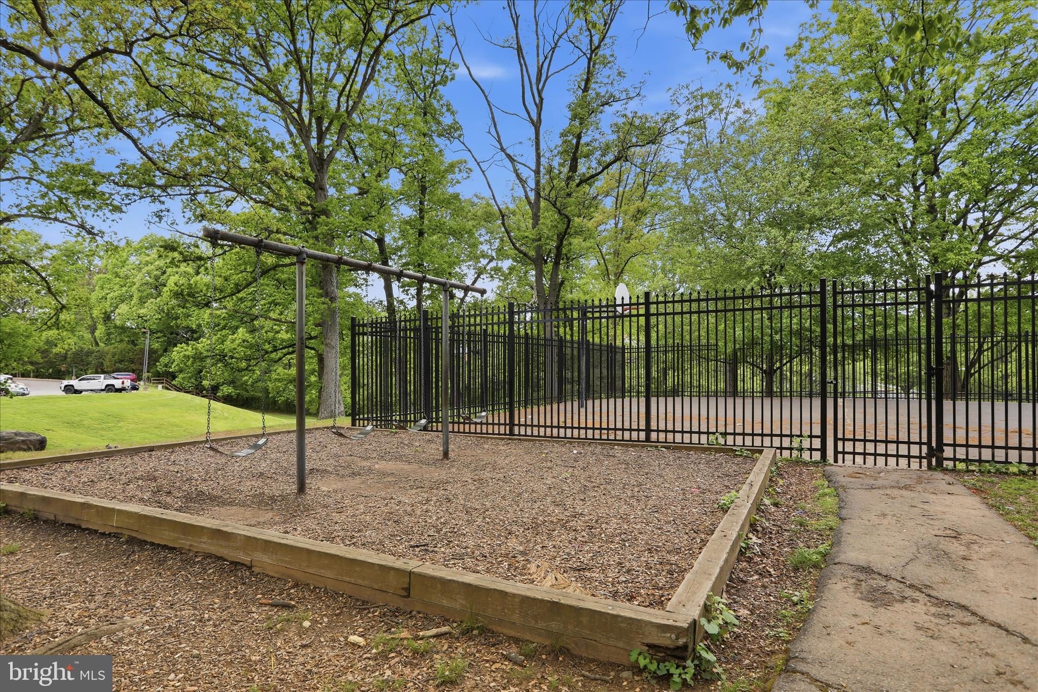 VILLA RIDGE CONDOMINIUM - Residential