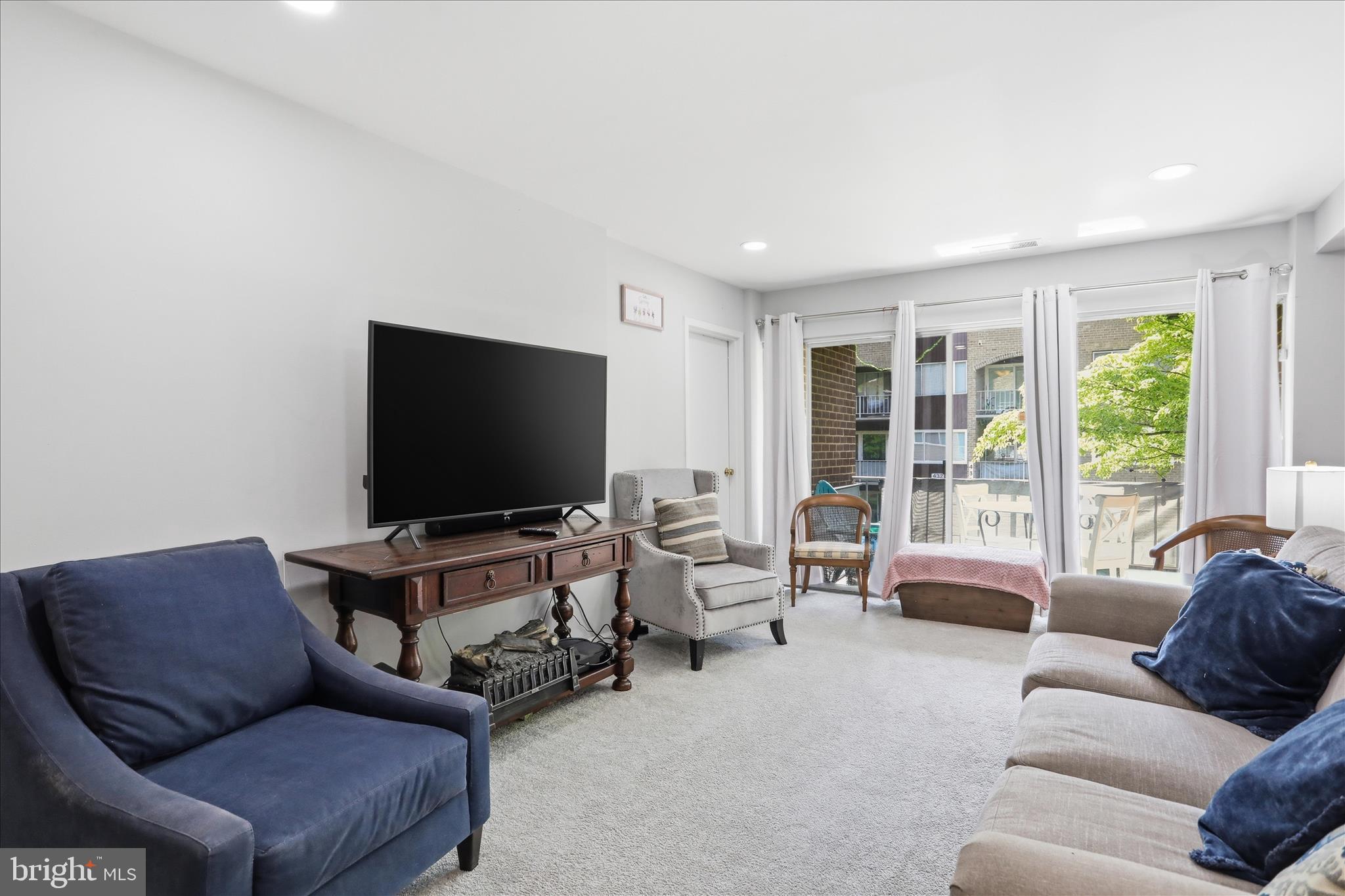 VILLA RIDGE CONDOMINIUM - Residential