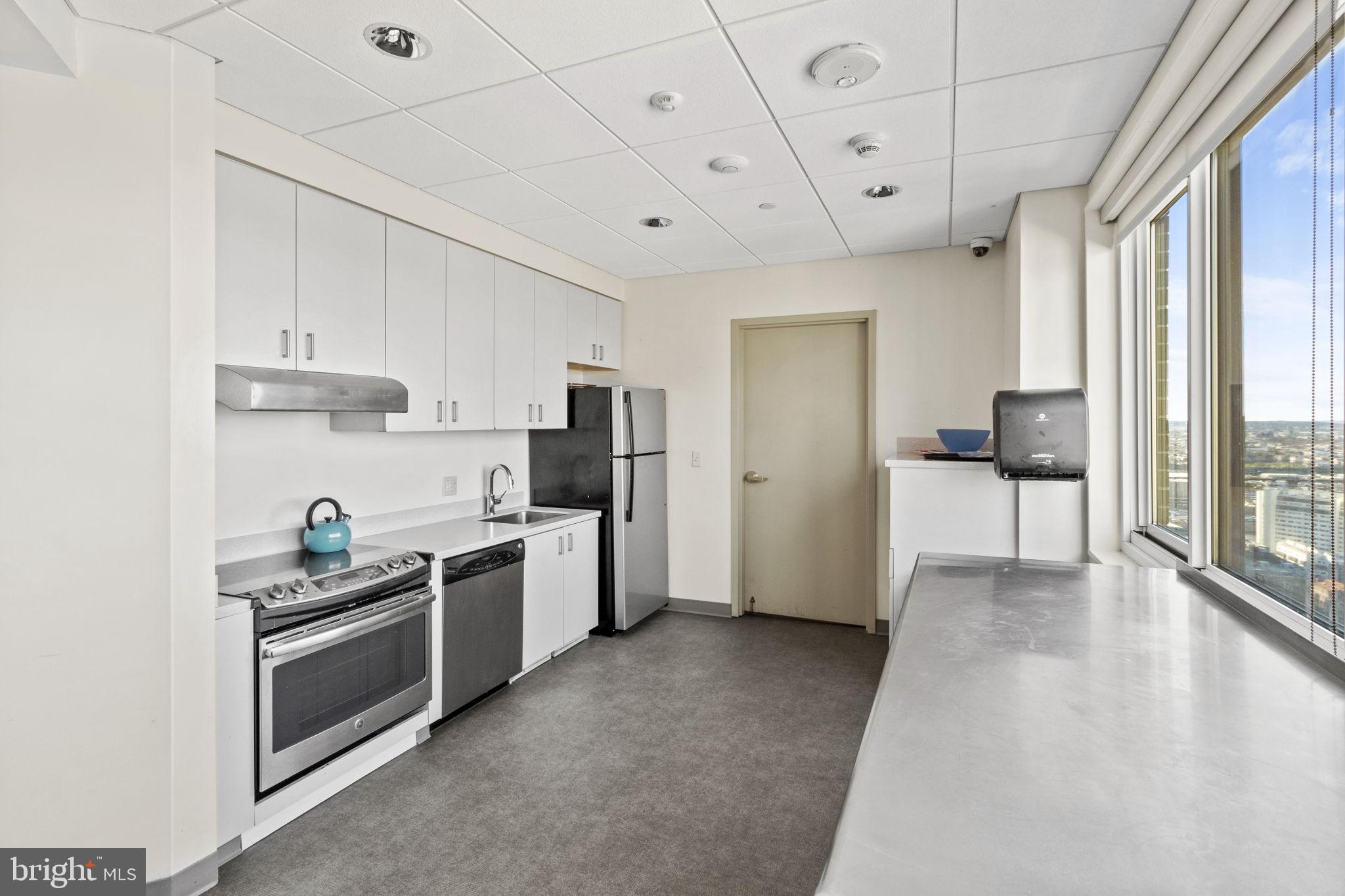 LOGAN SQUARE - Residential