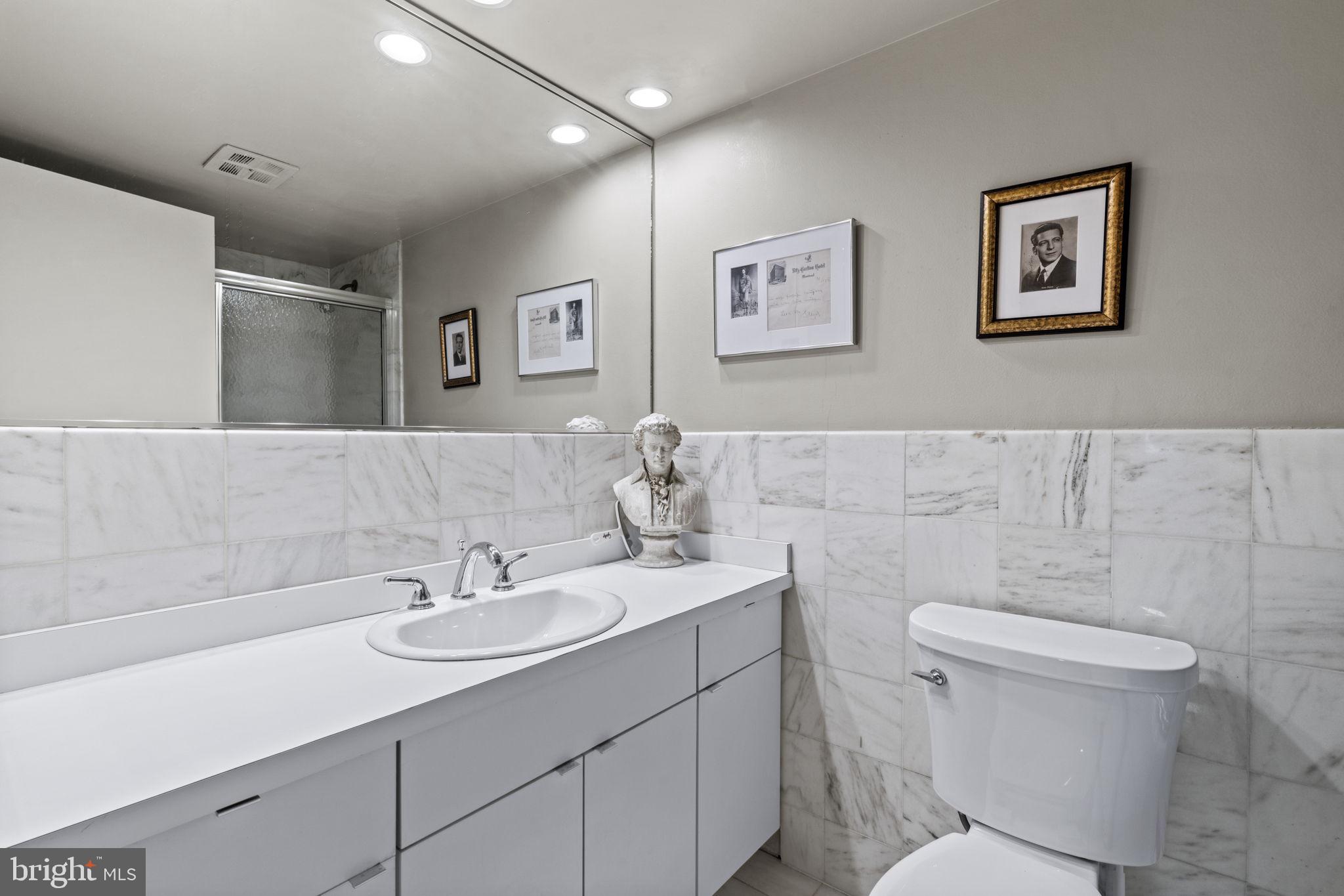 LOGAN SQUARE - Residential