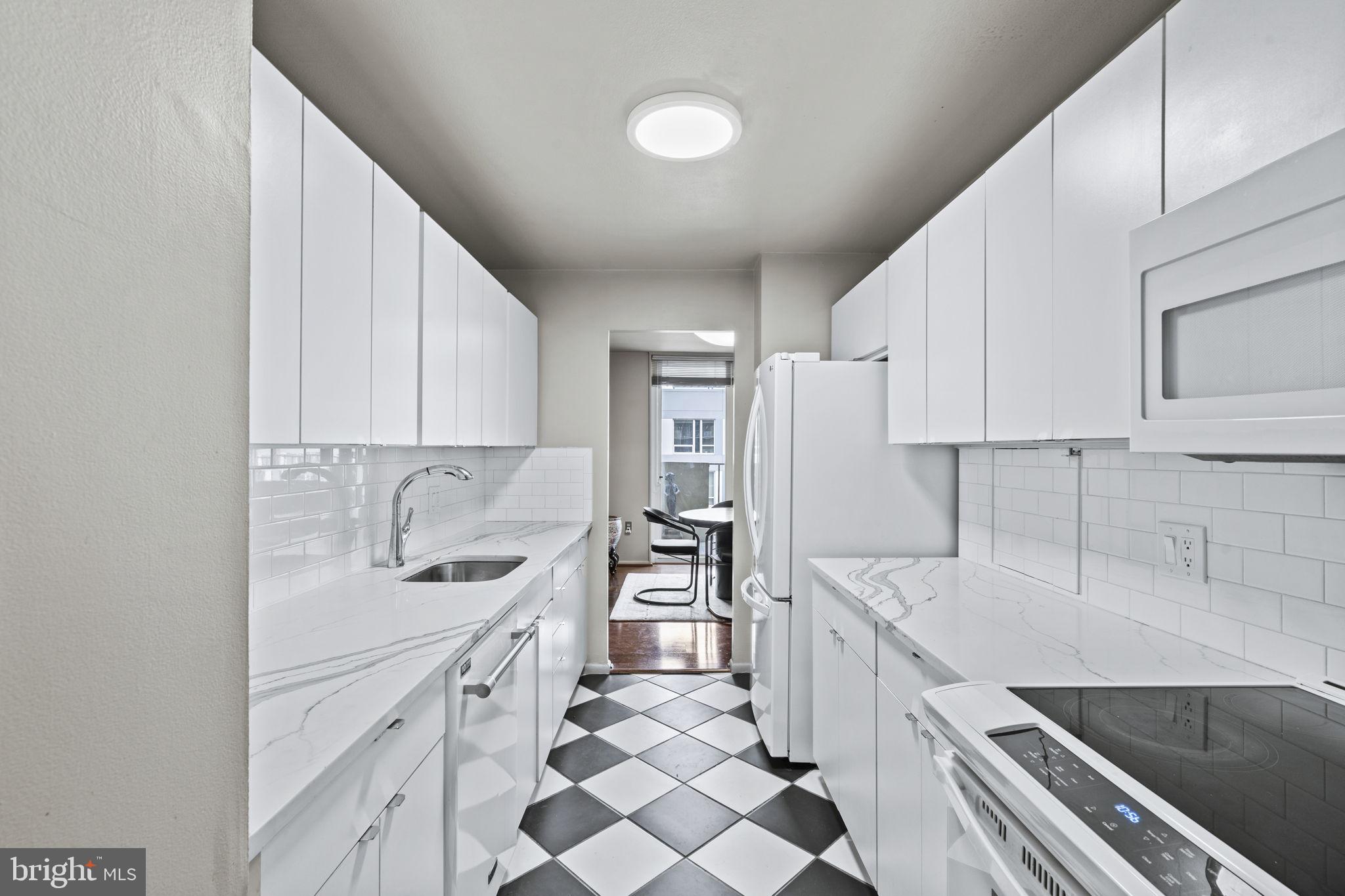 LOGAN SQUARE - Residential