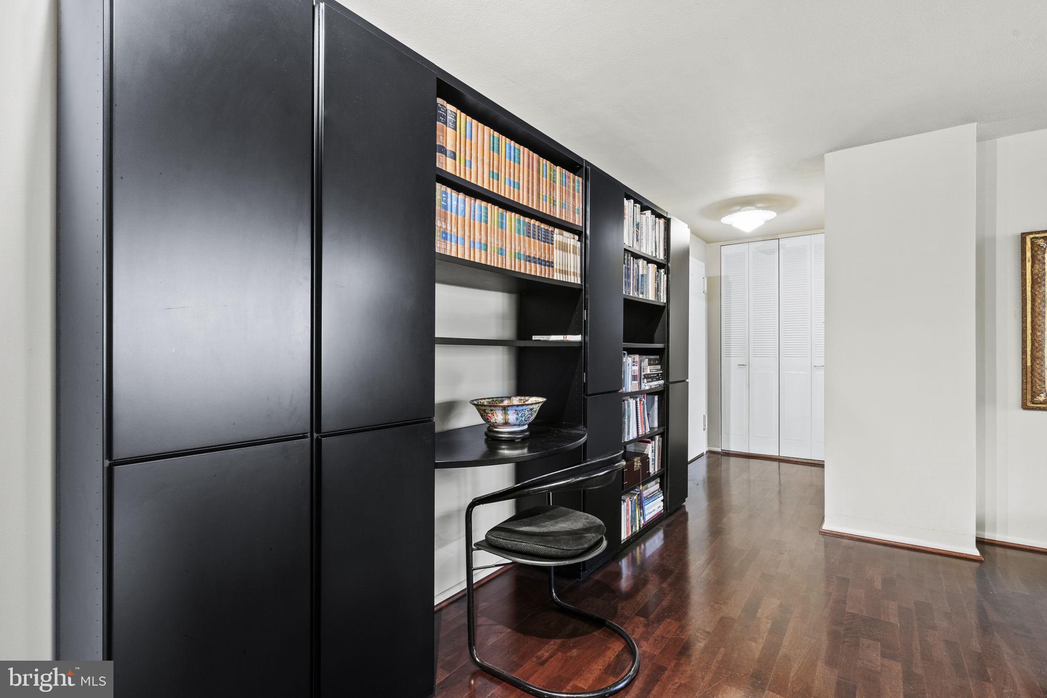 LOGAN SQUARE - Residential
