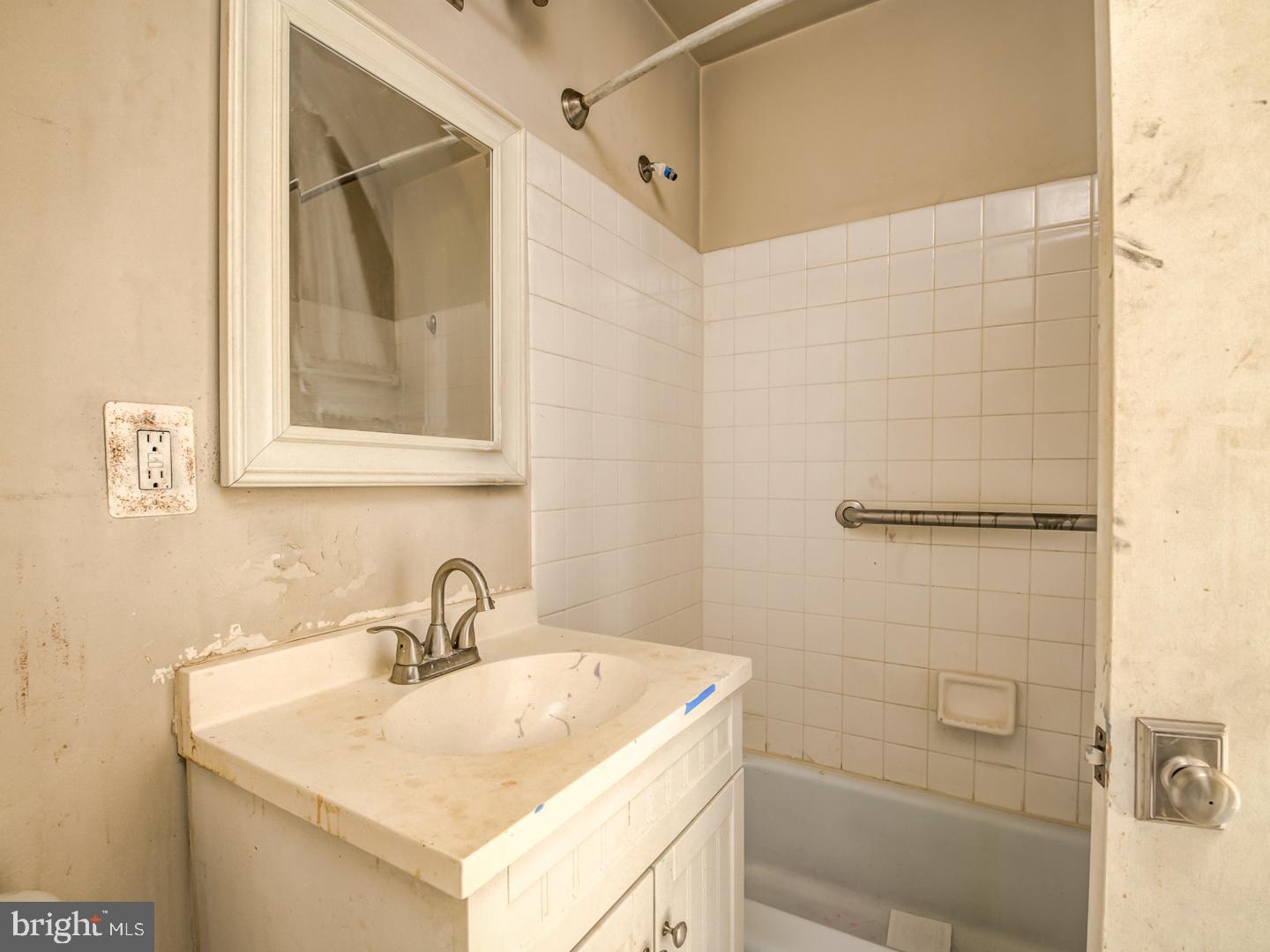 SOUTHGATE - Residential
