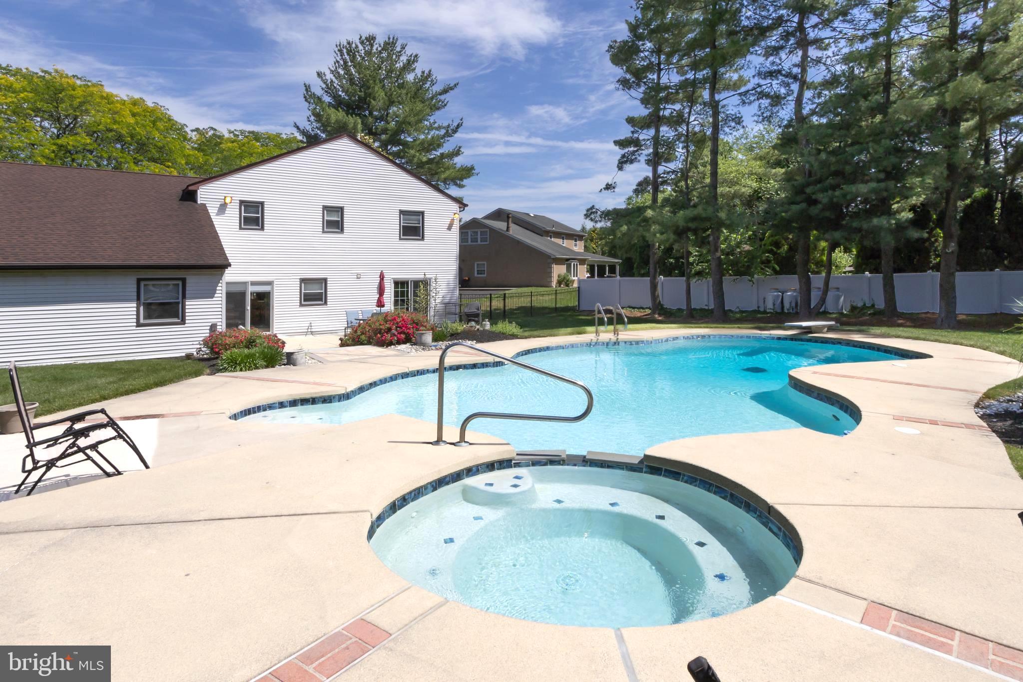 HAMPTONTOWNE - Residential