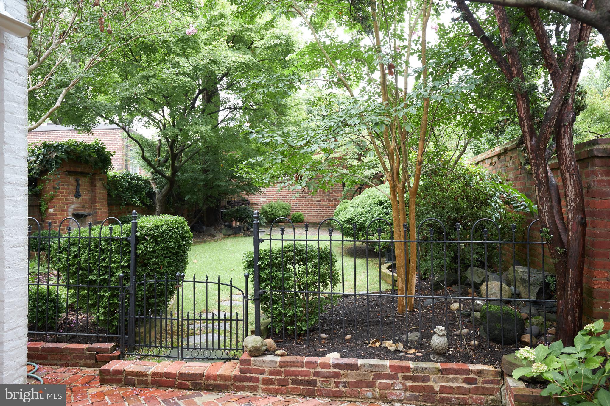 OLD TOWN ALEXANDRIA - Residential