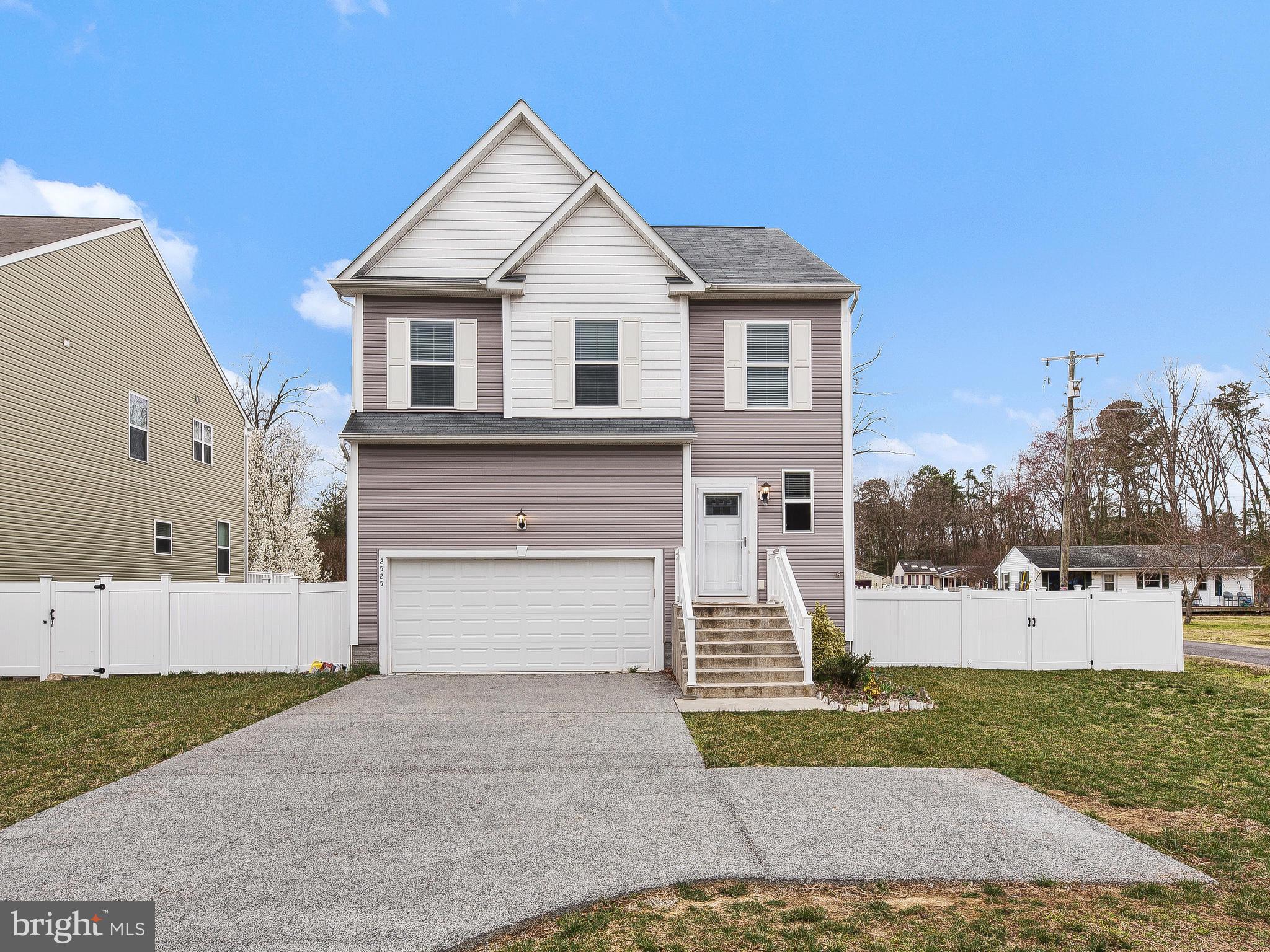 Fantastic rental in Pasadena! 4 bedroom 2.5  bath house with basement. Vaulted ceilings, open layout and move-in ready!  Nearly 1/2 acre of flat, fenced in yard.  Home is less than 5 years old.  Convenient to commuter routes, parks, shops and more! Available immediately, Pets case by case.