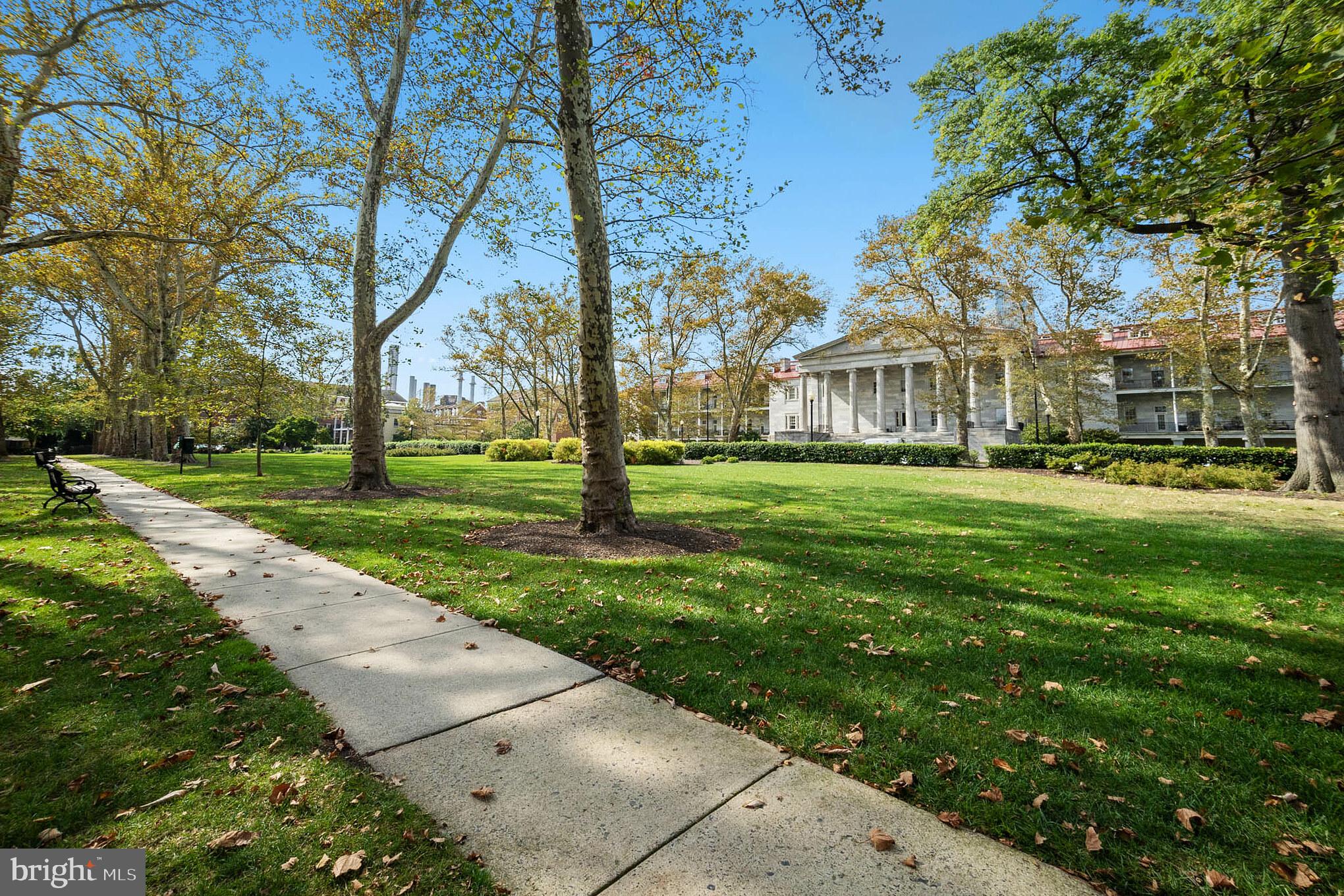NAVAL SQUARE - Residential Lease