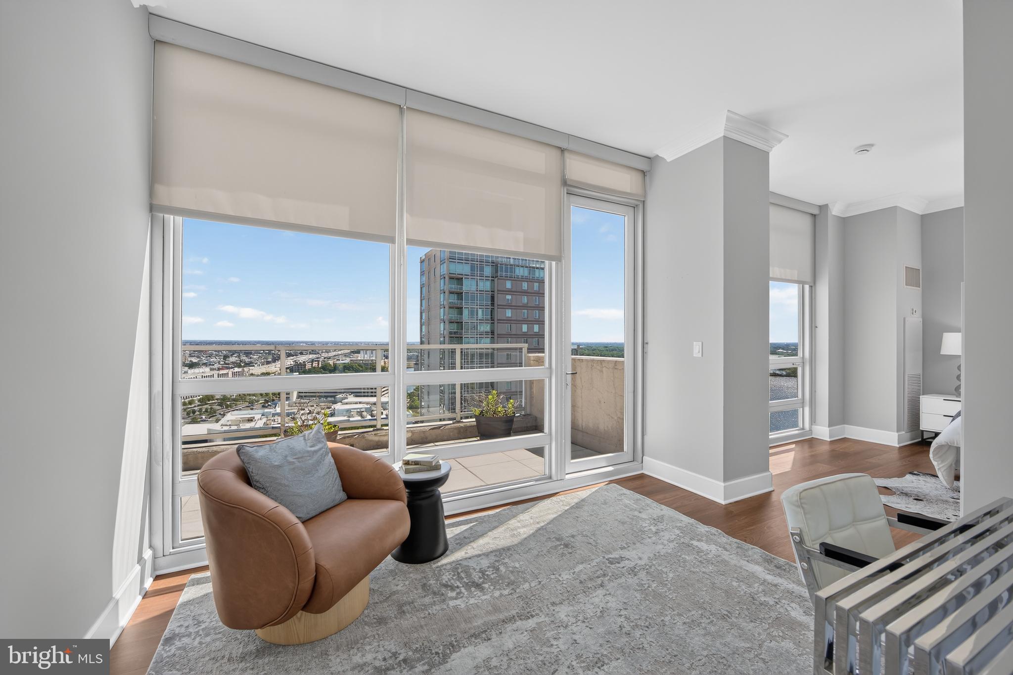 WATERFRONT SQUARE - Residential