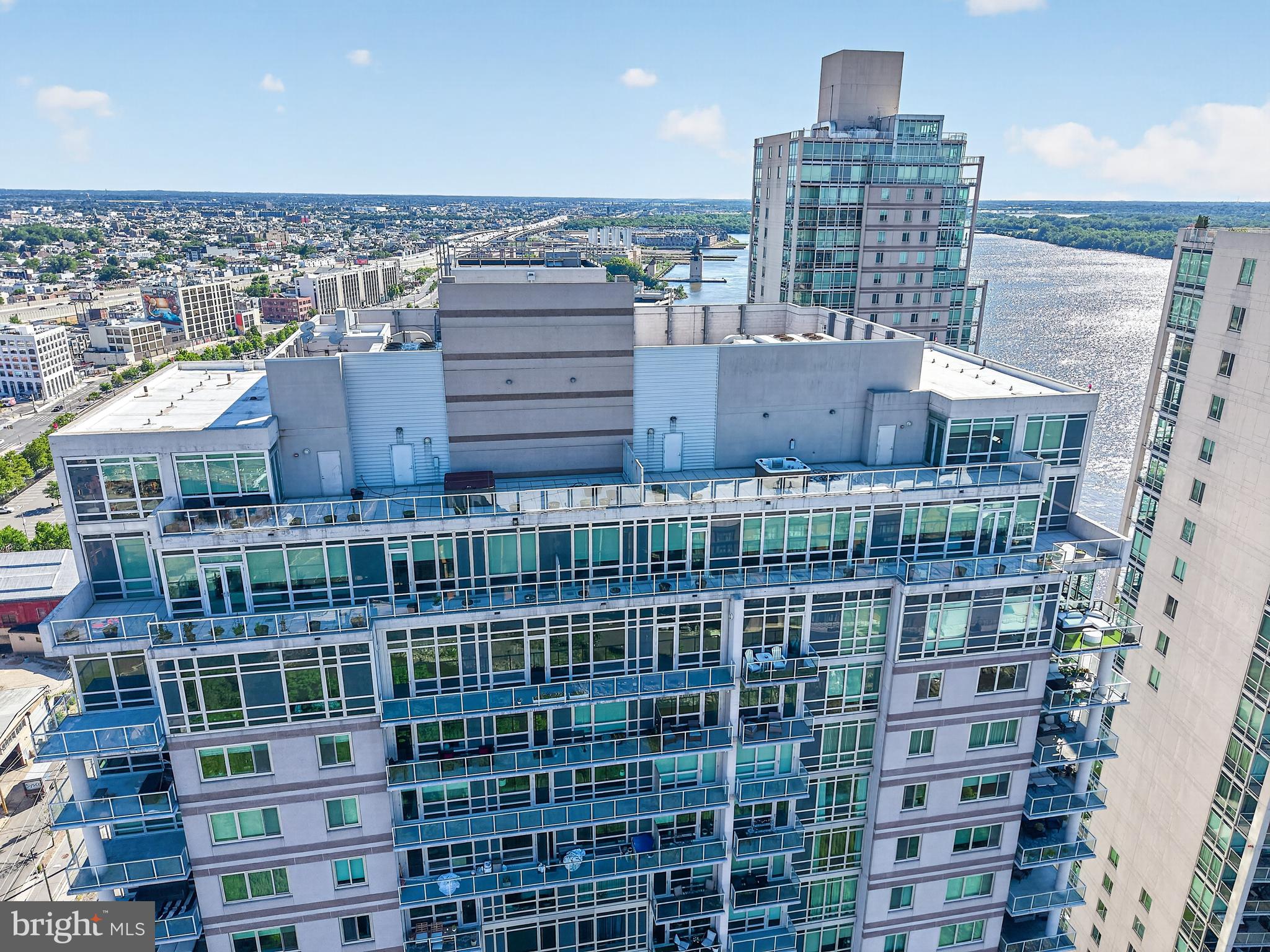 WATERFRONT SQUARE - Residential