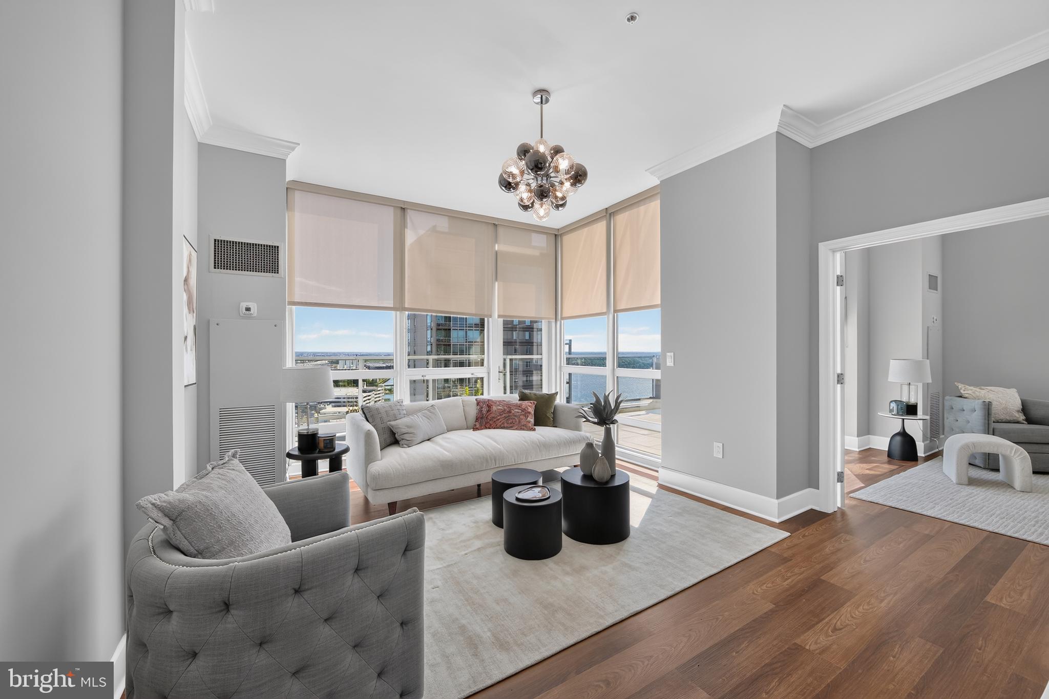 WATERFRONT SQUARE - Residential
