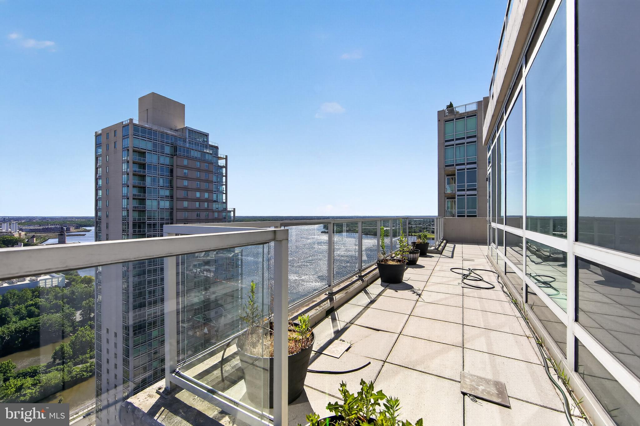 WATERFRONT SQUARE - Residential