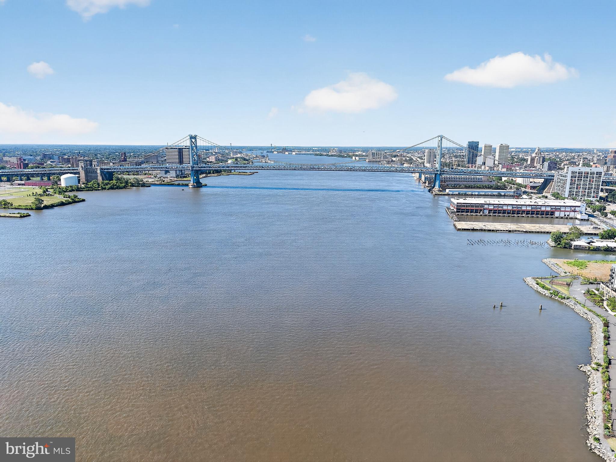 WATERFRONT SQUARE - Residential