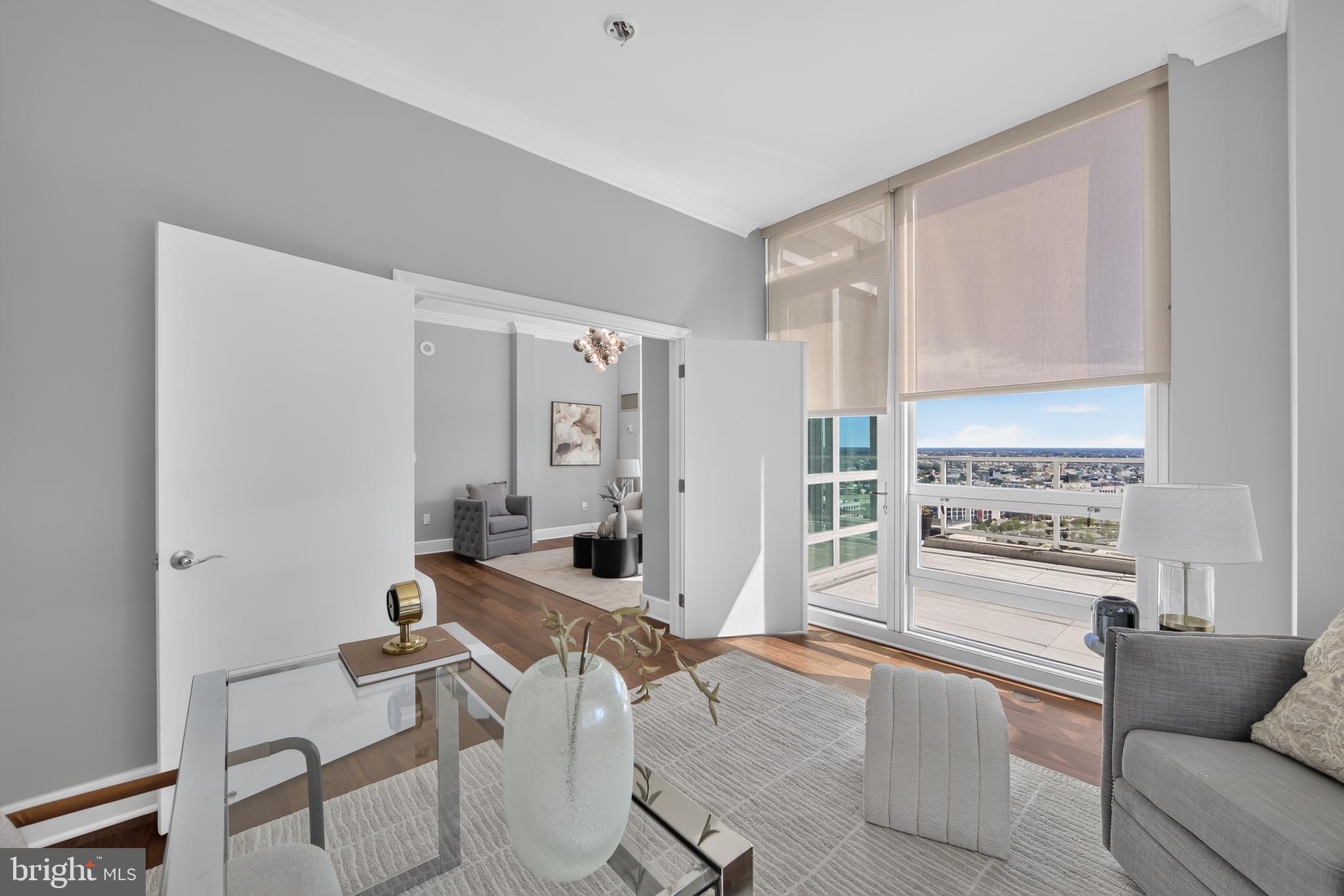 WATERFRONT SQUARE - Residential