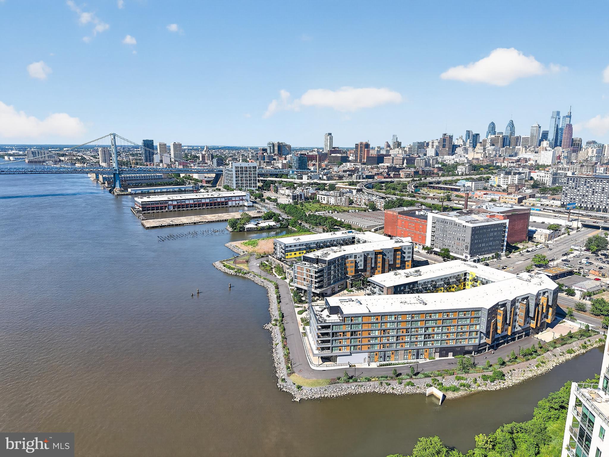 WATERFRONT SQUARE - Residential