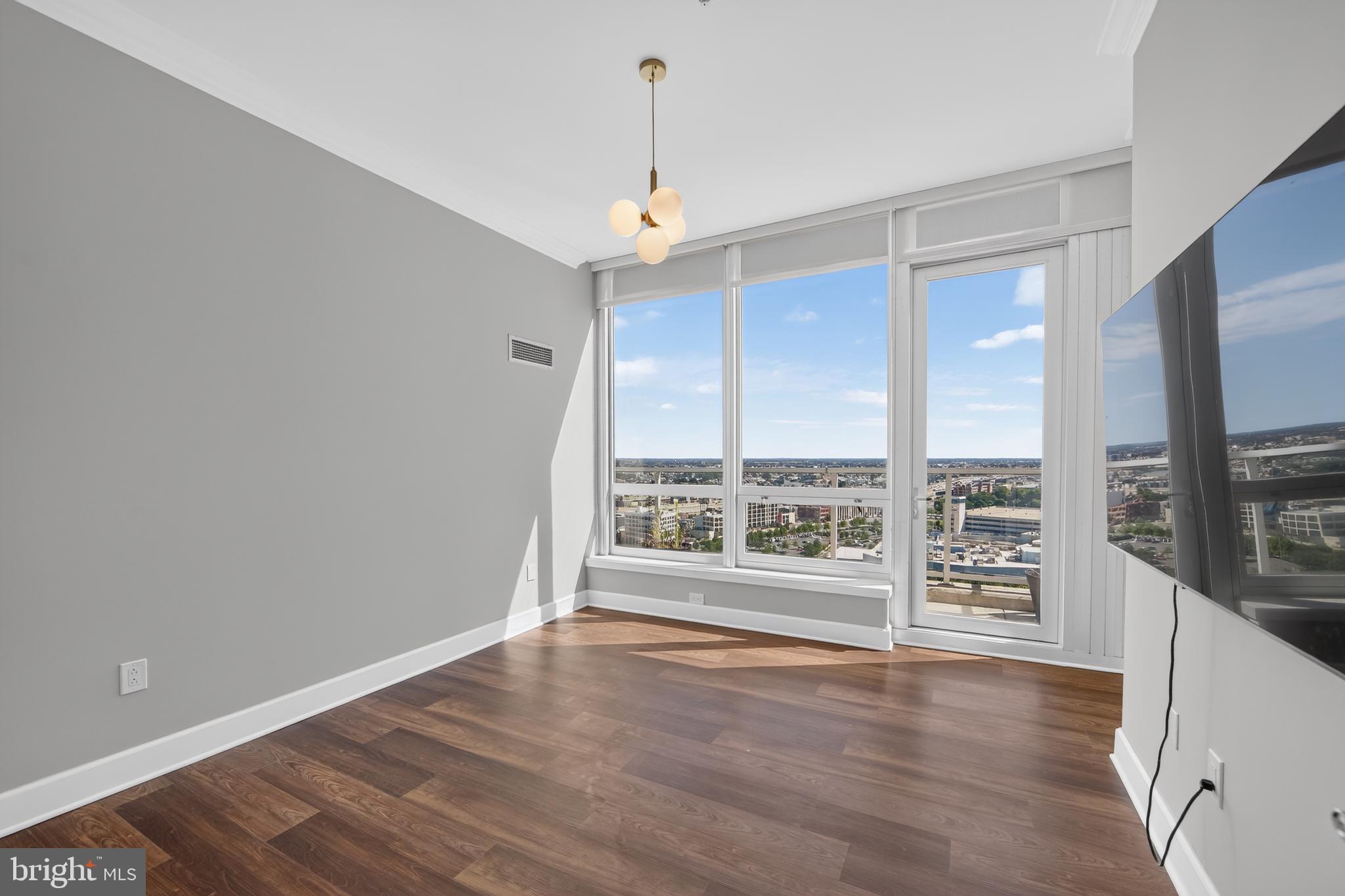 WATERFRONT SQUARE - Residential