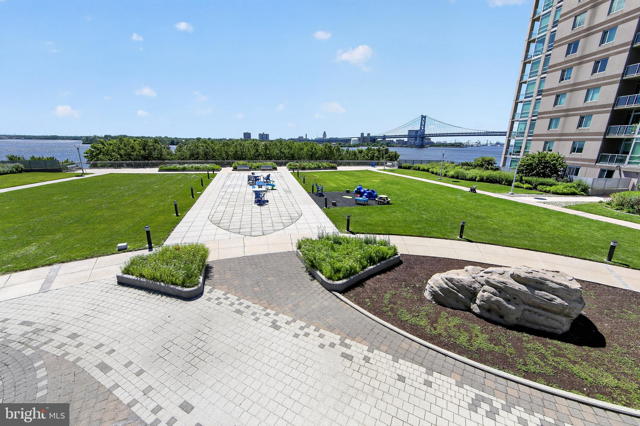 WATERFRONT SQUARE - Residential