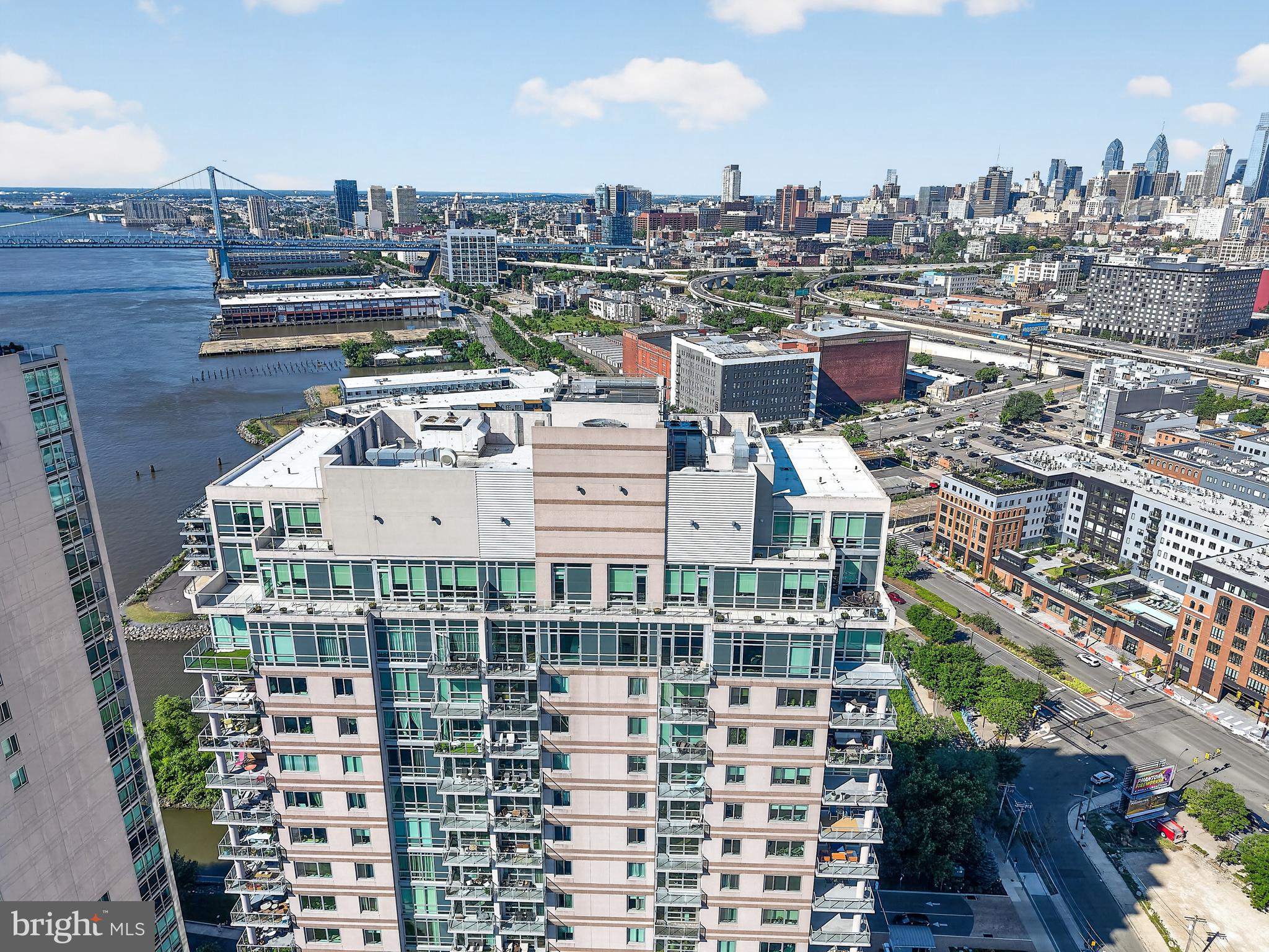 WATERFRONT SQUARE - Residential