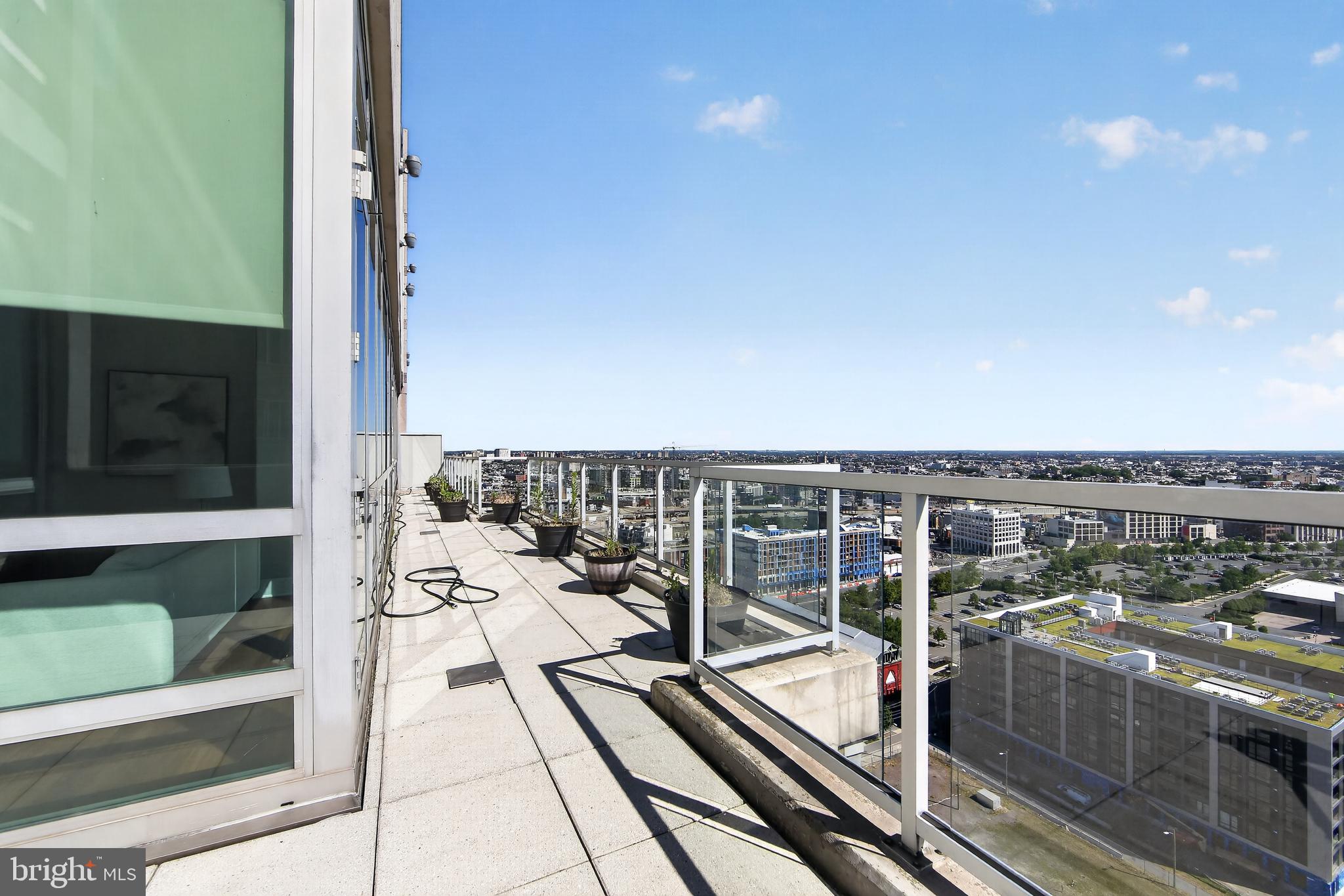 WATERFRONT SQUARE - Residential