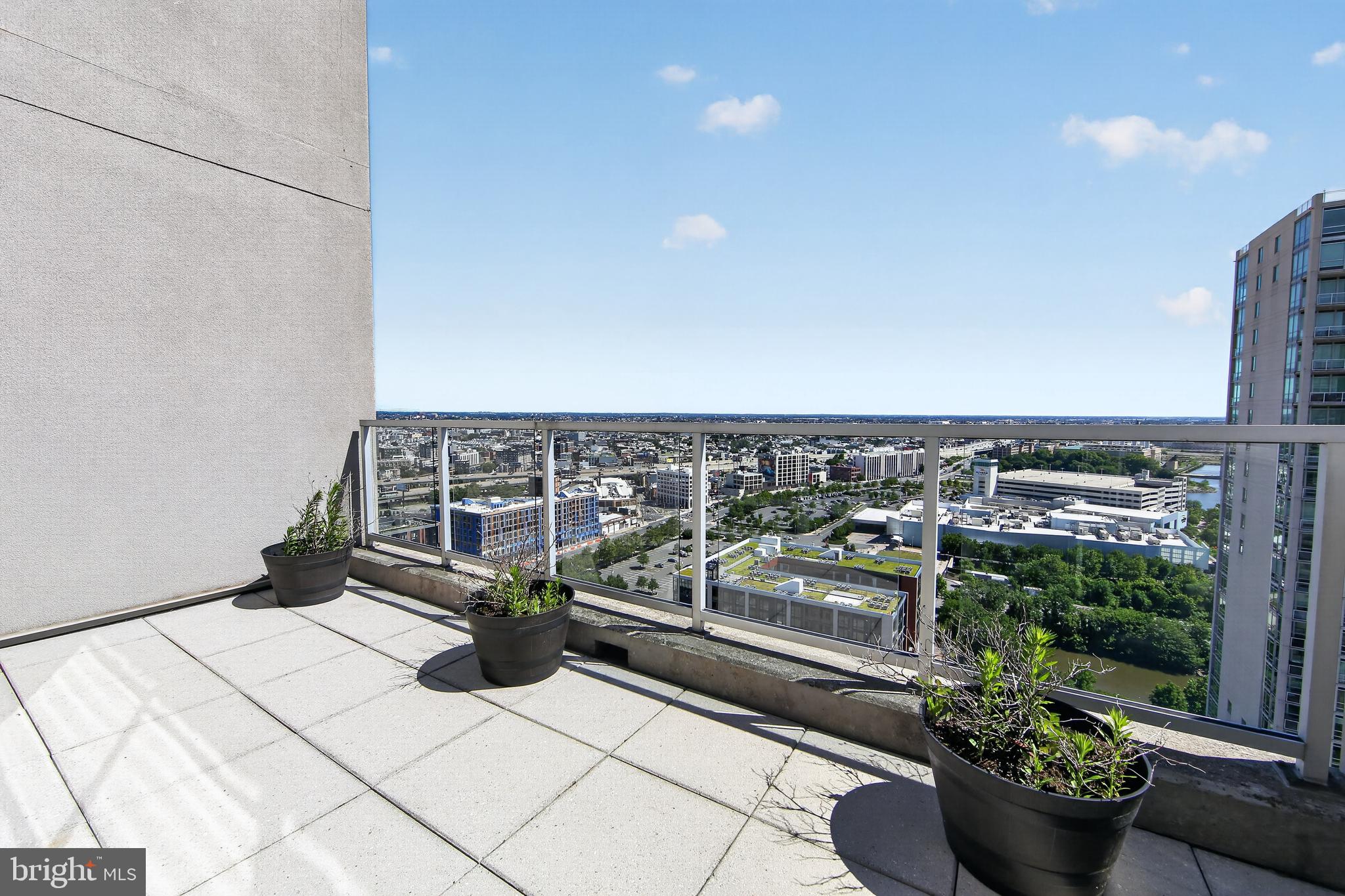 WATERFRONT SQUARE - Residential
