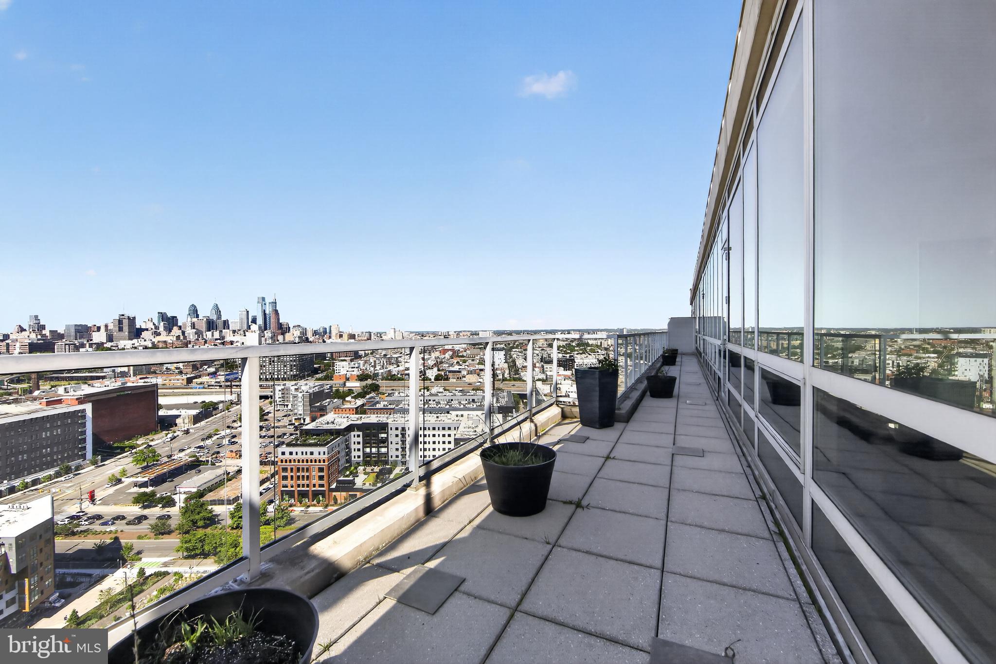 WATERFRONT SQUARE - Residential