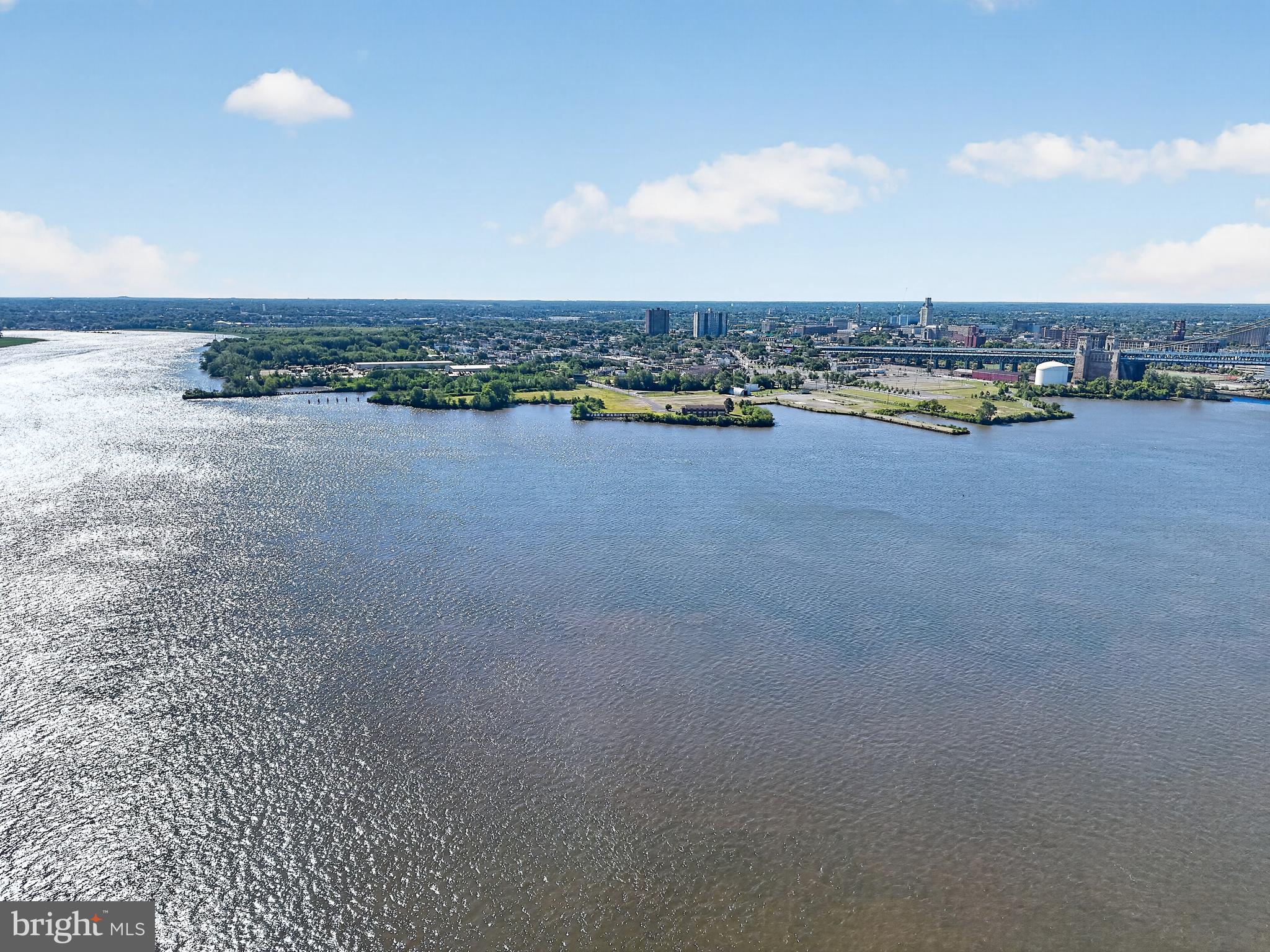 WATERFRONT SQUARE - Residential