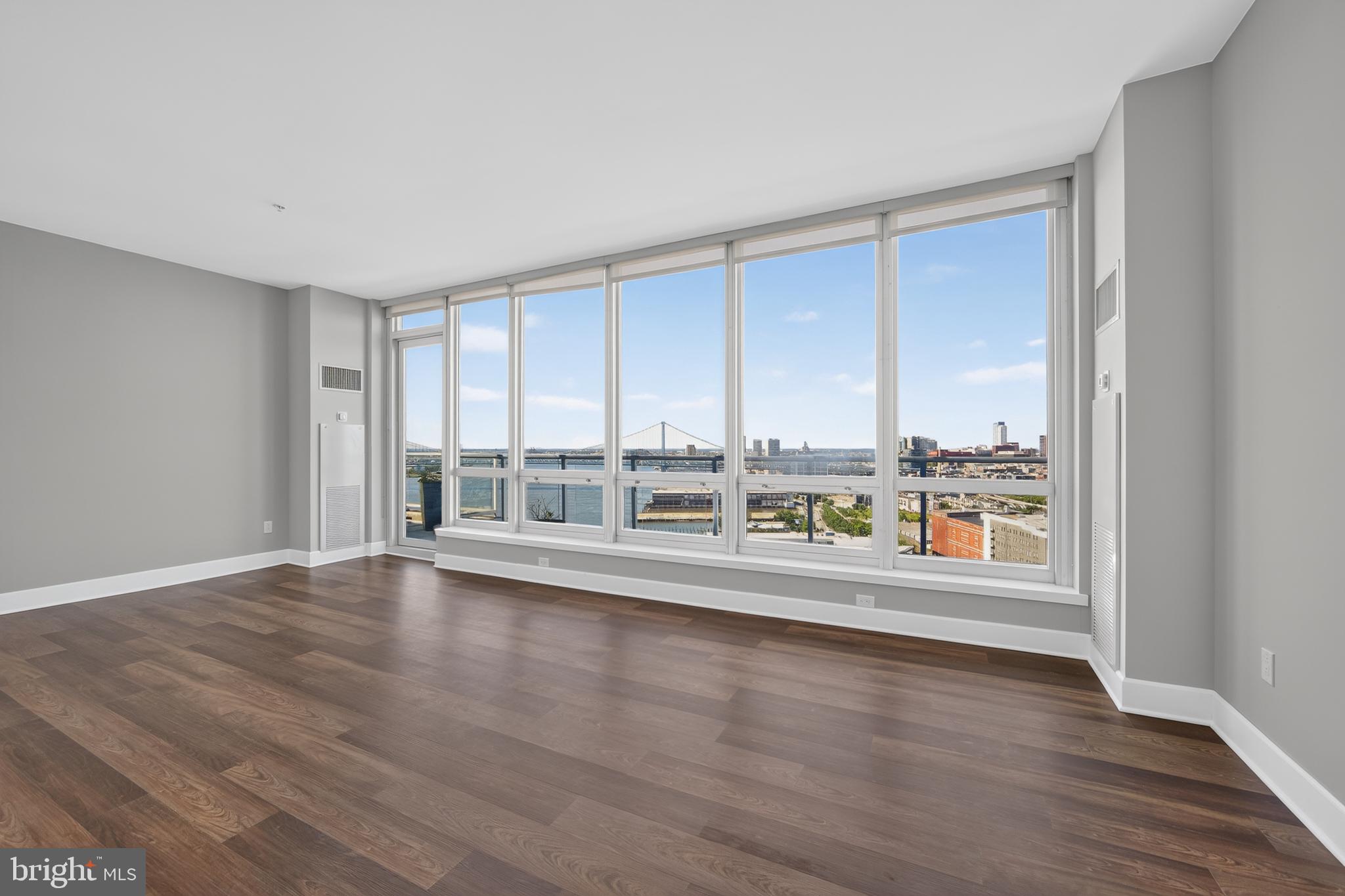 WATERFRONT SQUARE - Residential