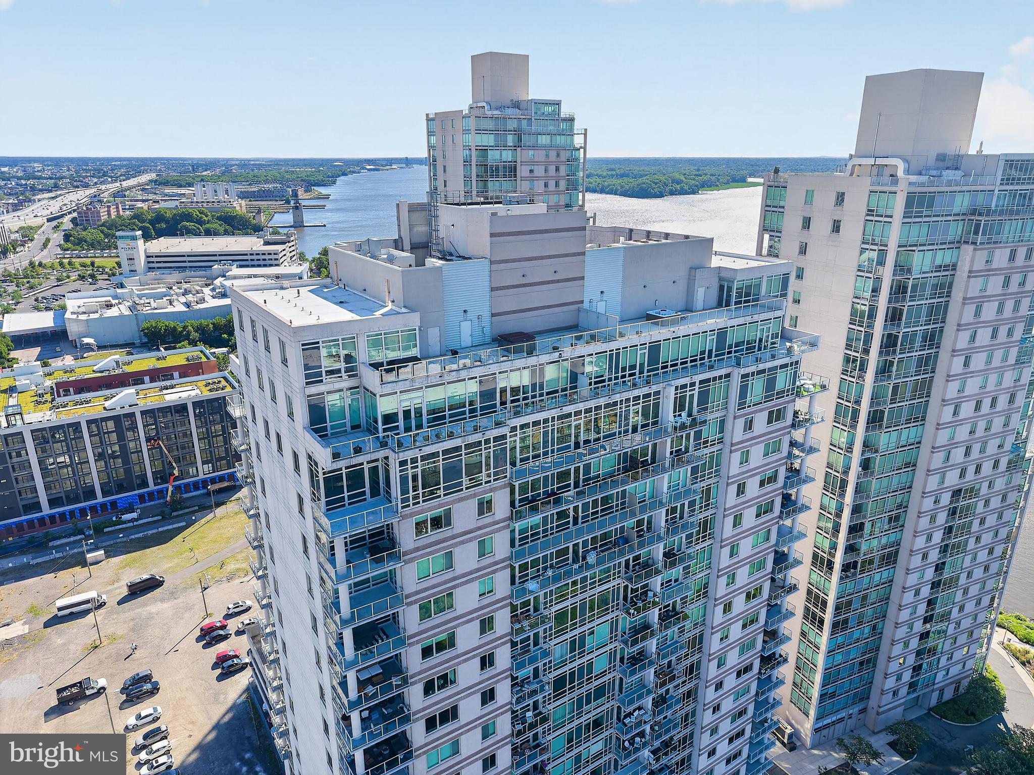 WATERFRONT SQUARE - Residential
