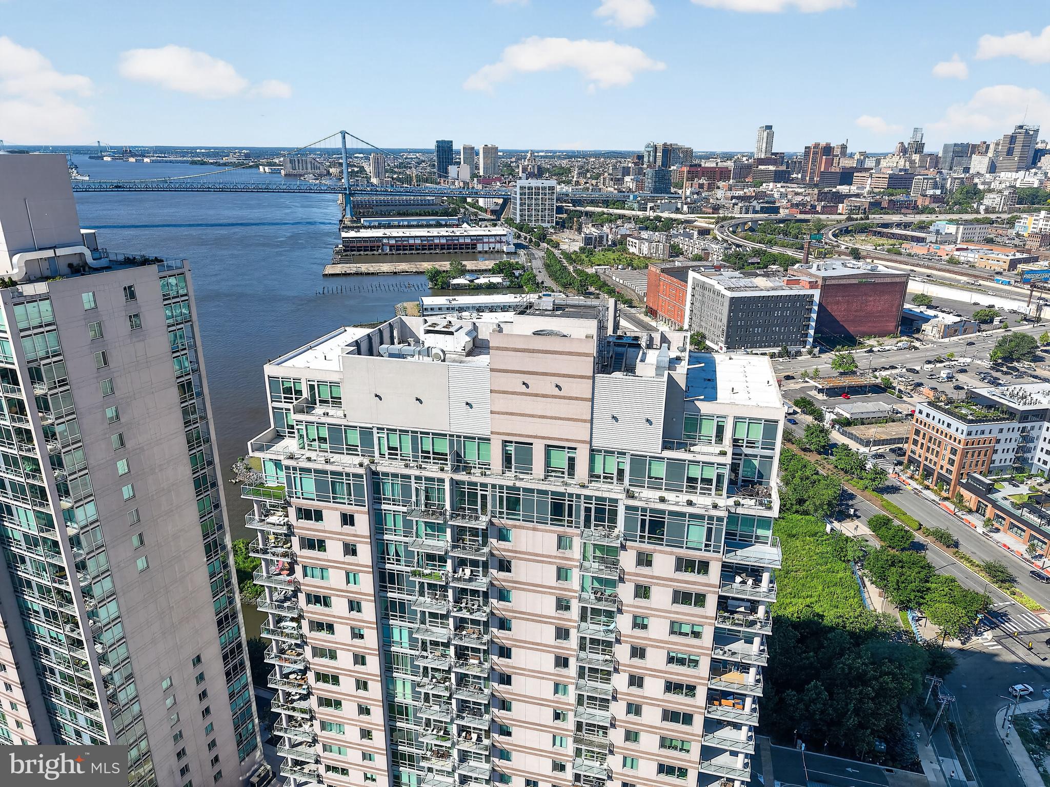 WATERFRONT SQUARE - Residential