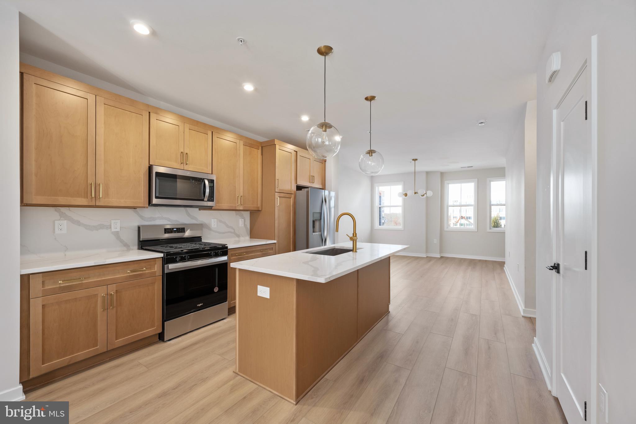 COMMONWEALTH PLACE AT WESTFIELDS - Residential