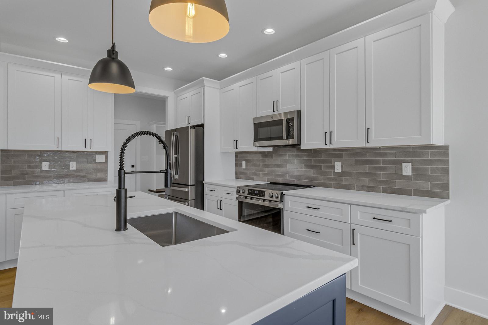 CHESAPEAKE HARBOR - Residential