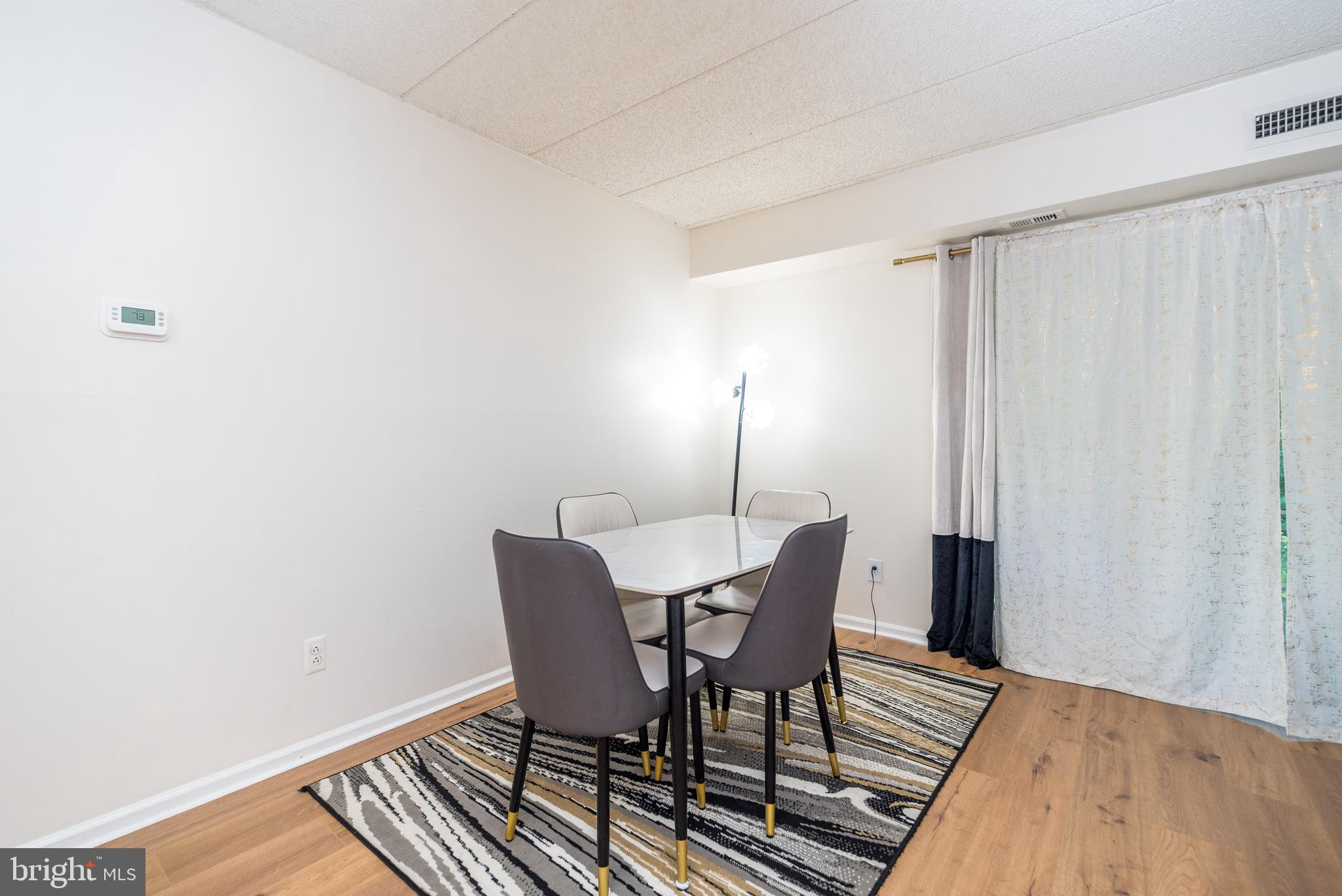VALLEY GLEN - Residential