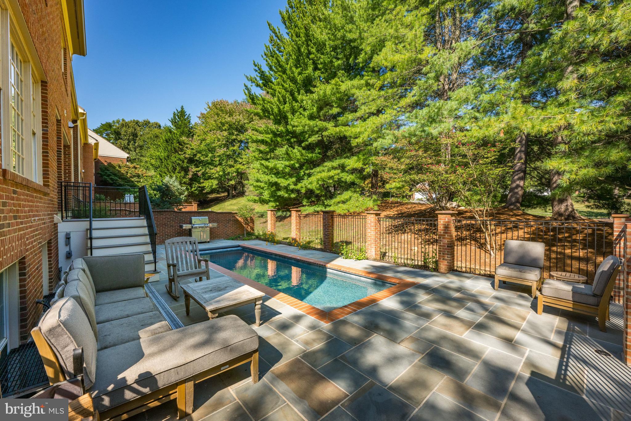 RIVER FALLS - Residential