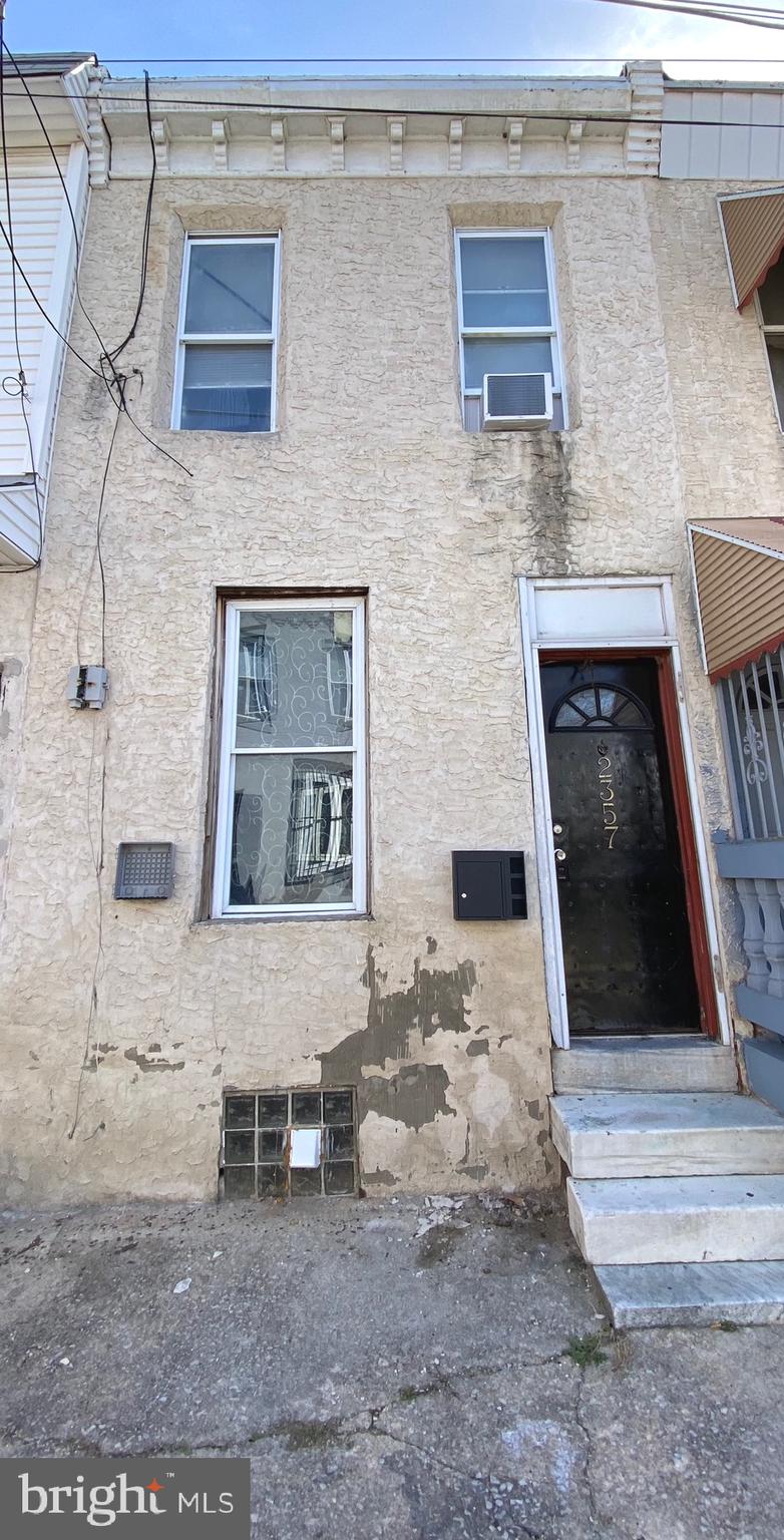 Great, clean starter home on a quiet block. Good size living and dining rooms which lead into kitchen. Upstairs are two nice size bedrooms with closets and a spacious full, three piece bathroom. Home offers recently updated roof, water heater and heater. Home is being sold in AS IS condition. Schedule your private tour today!