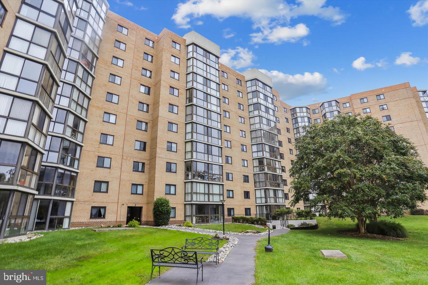 LEISURE WORLD - Residential