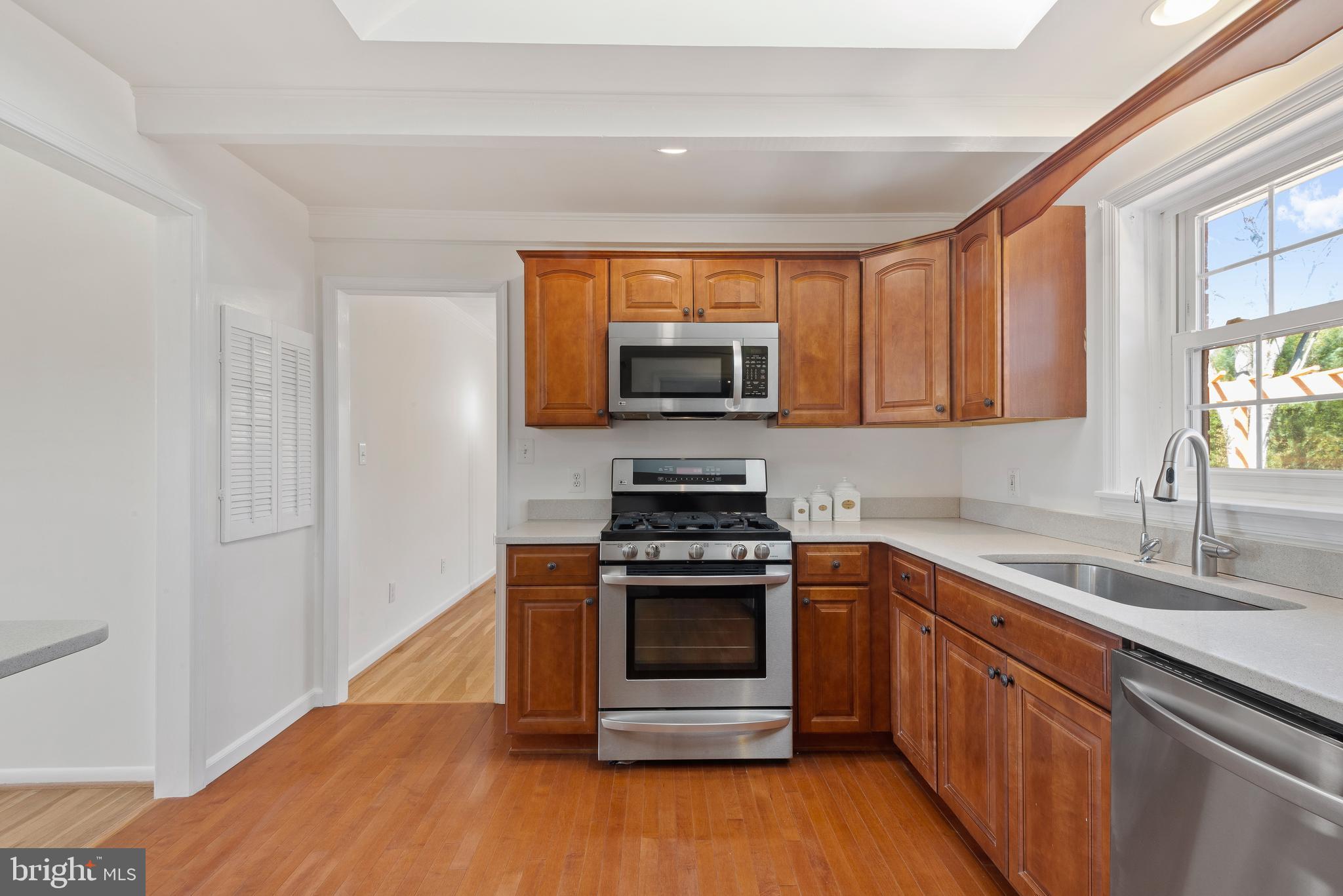 WILLIAMSBURG VILLAGE - Residential