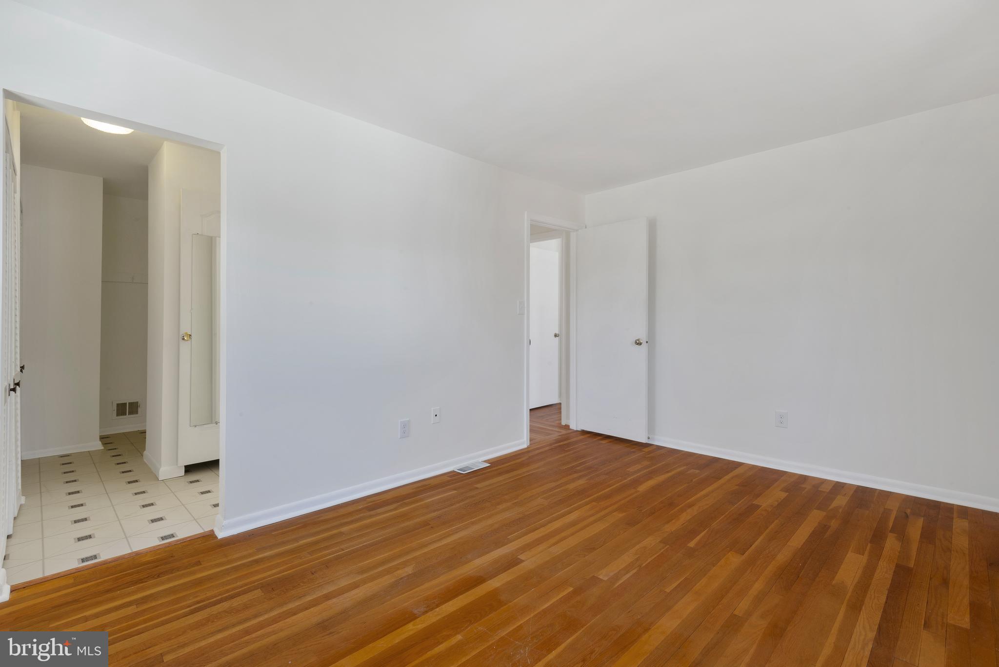 WILLIAMSBURG VILLAGE - Residential