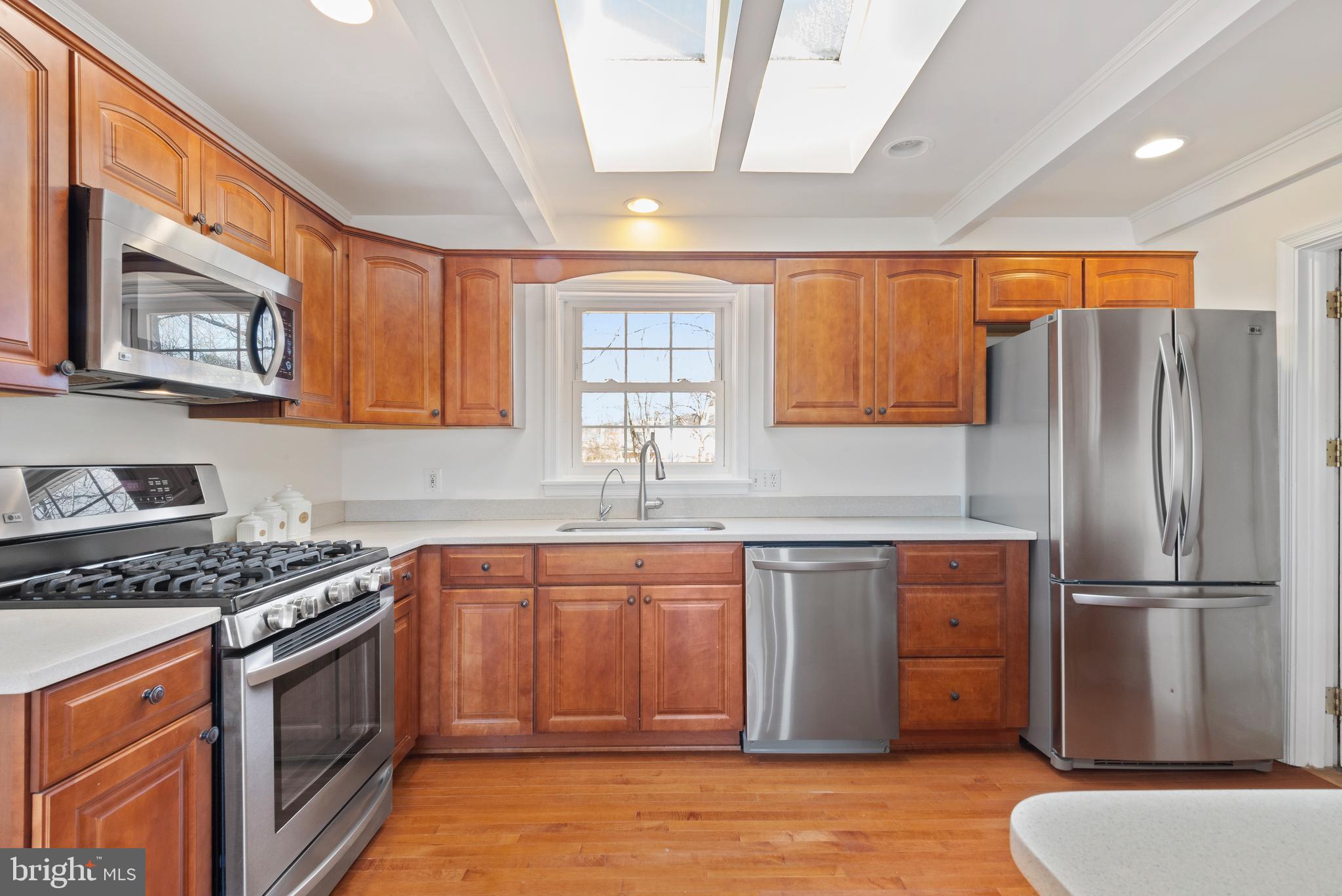 WILLIAMSBURG VILLAGE - Residential