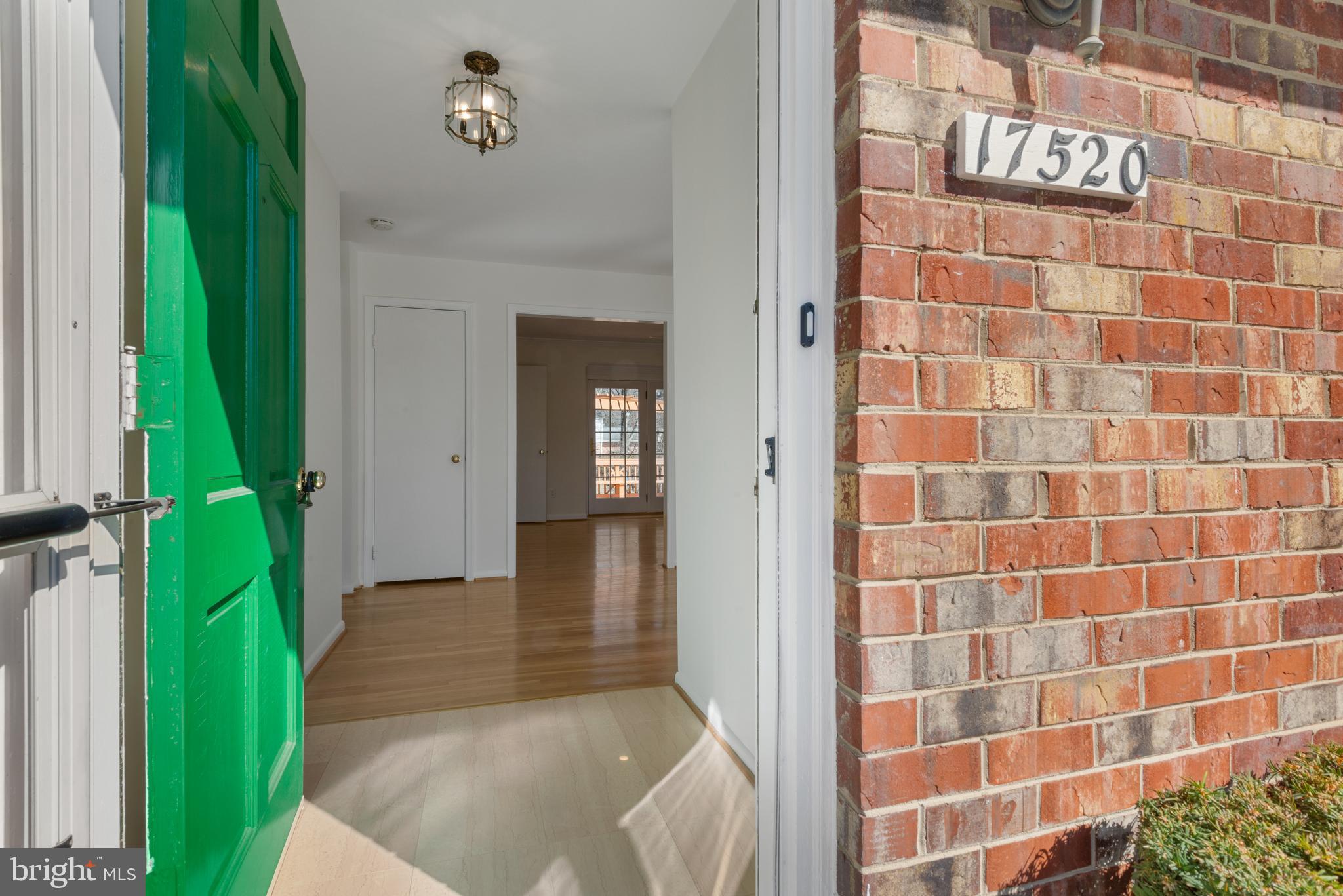 WILLIAMSBURG VILLAGE - Residential