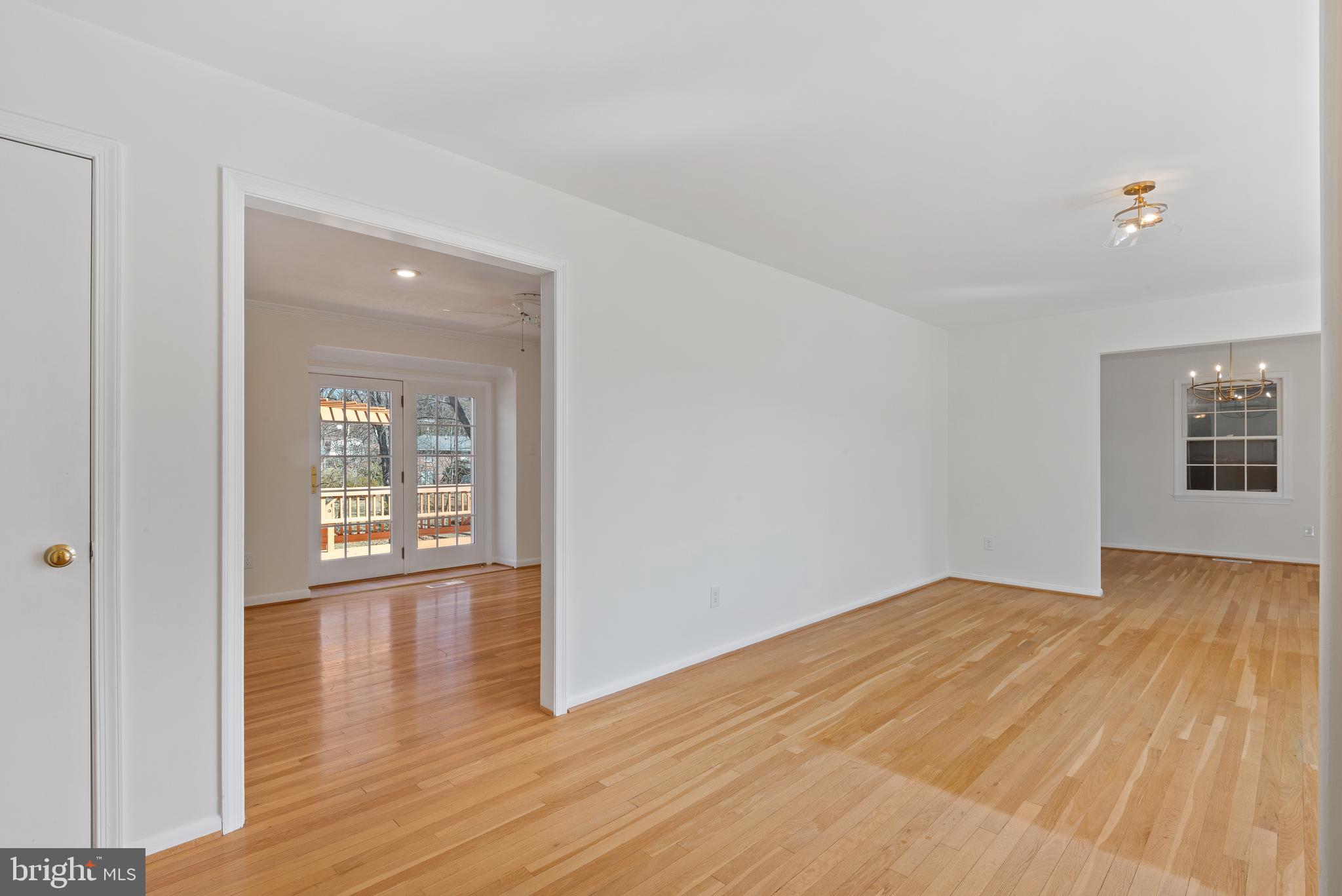 WILLIAMSBURG VILLAGE - Residential