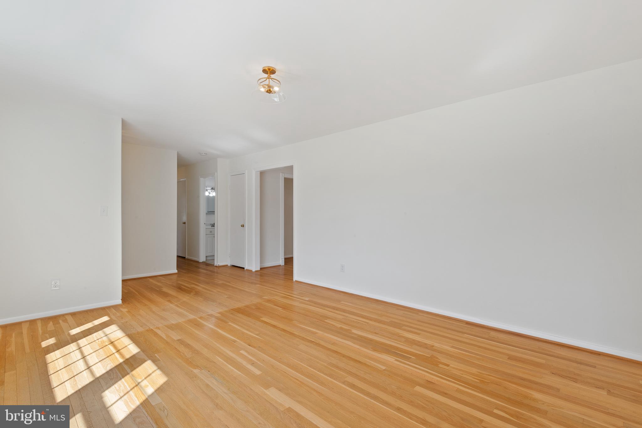 WILLIAMSBURG VILLAGE - Residential