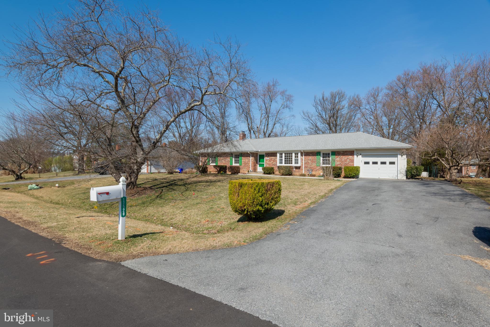 WILLIAMSBURG VILLAGE - Residential