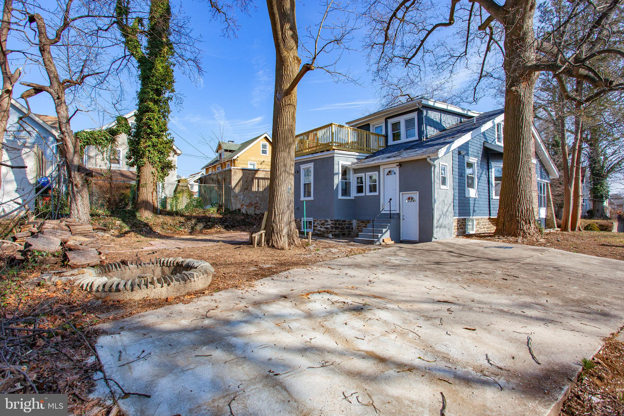 EAST OAK LANE - Residential