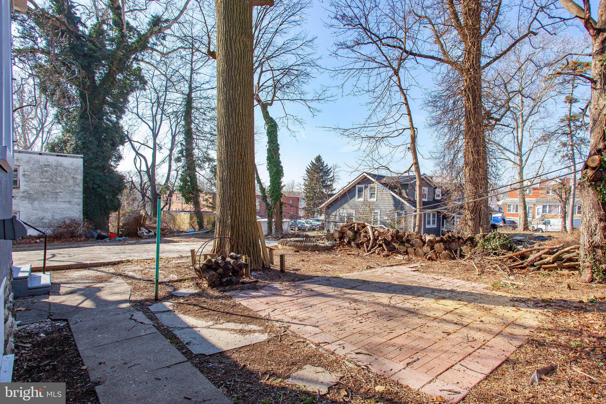 EAST OAK LANE - Residential