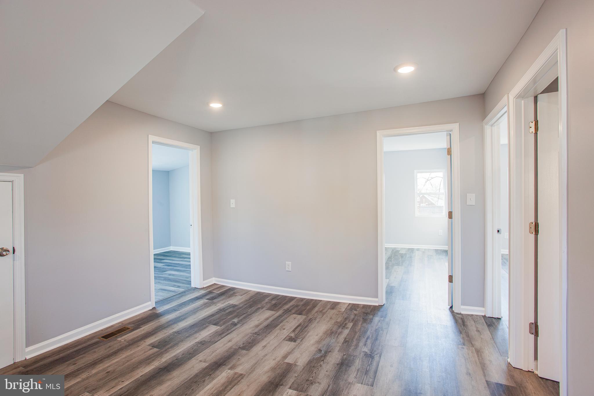 EAST OAK LANE - Residential