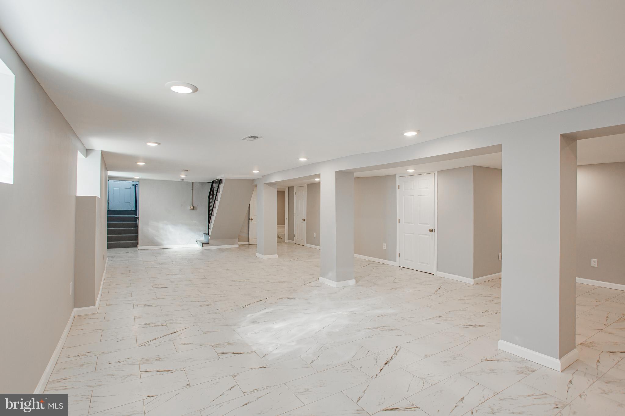 EAST OAK LANE - Residential