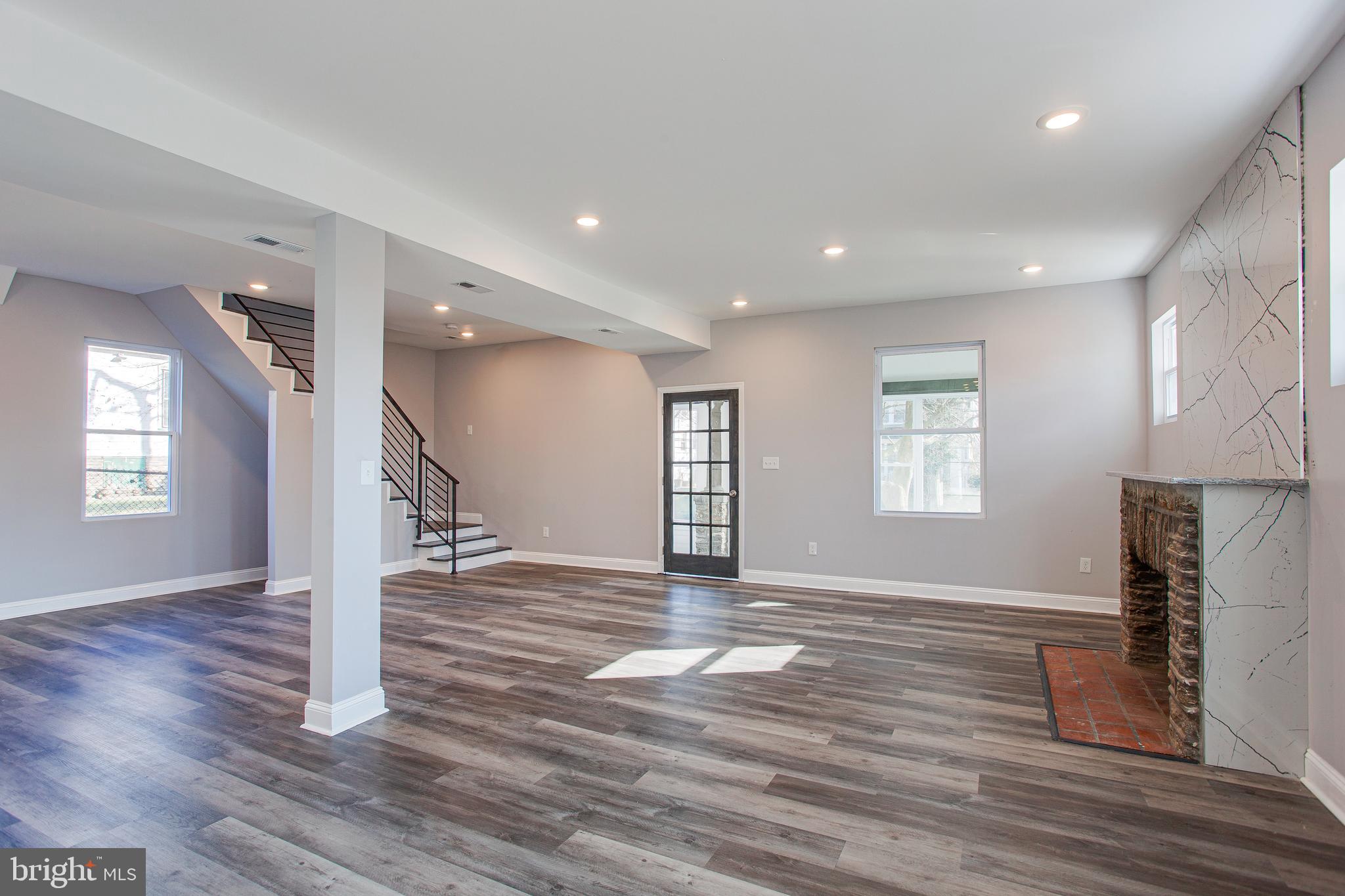 EAST OAK LANE - Residential