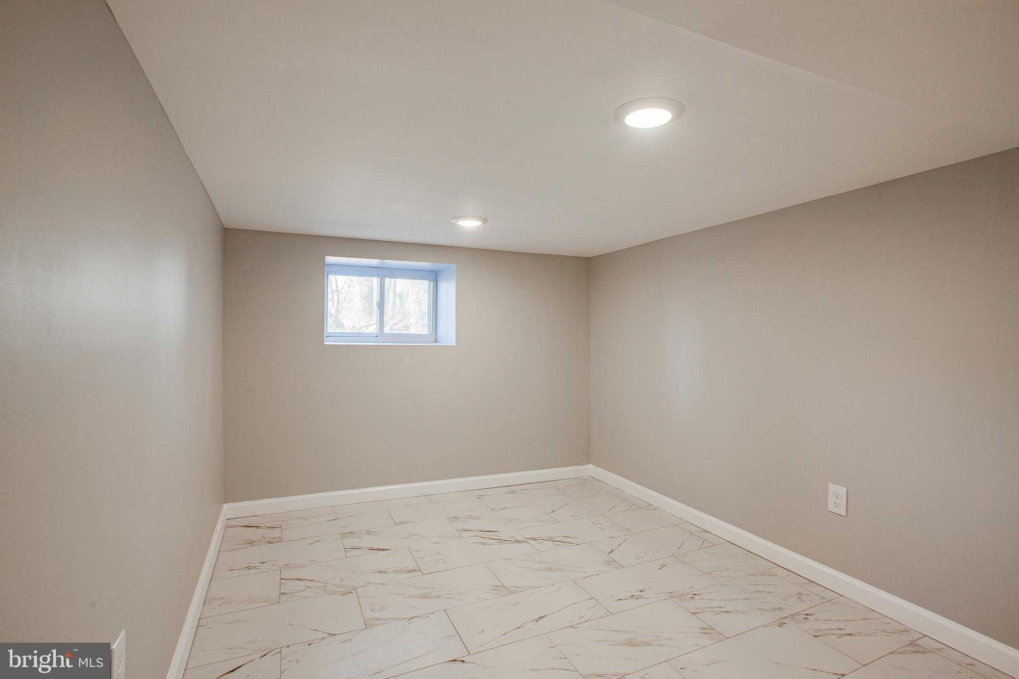 EAST OAK LANE - Residential