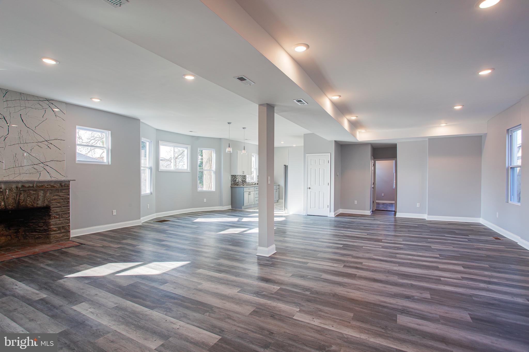 EAST OAK LANE - Residential