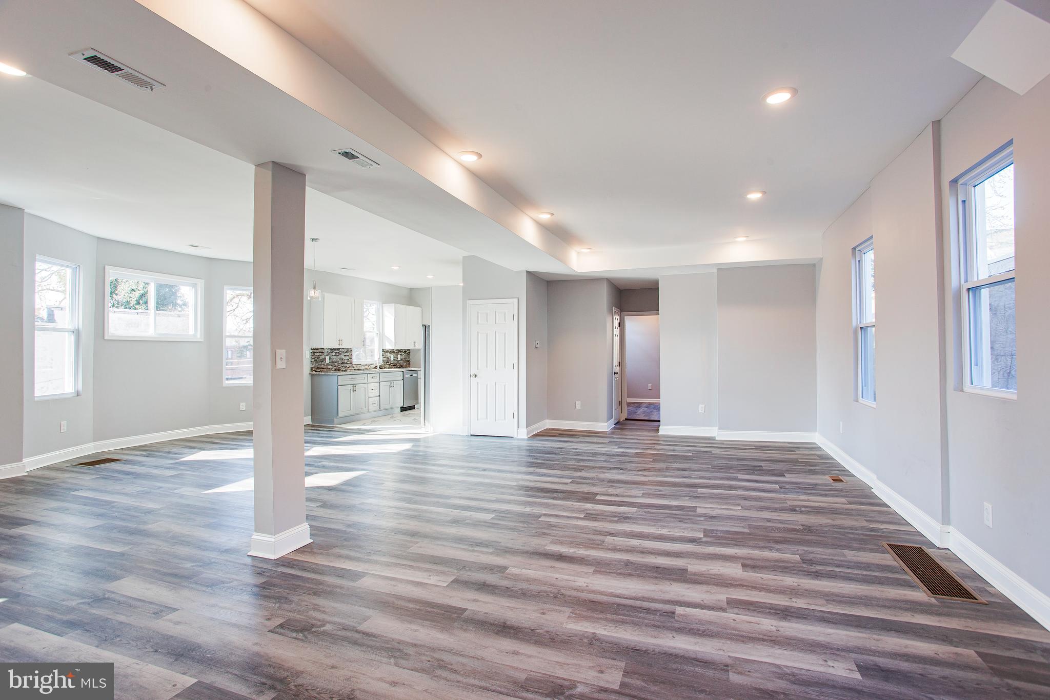 EAST OAK LANE - Residential